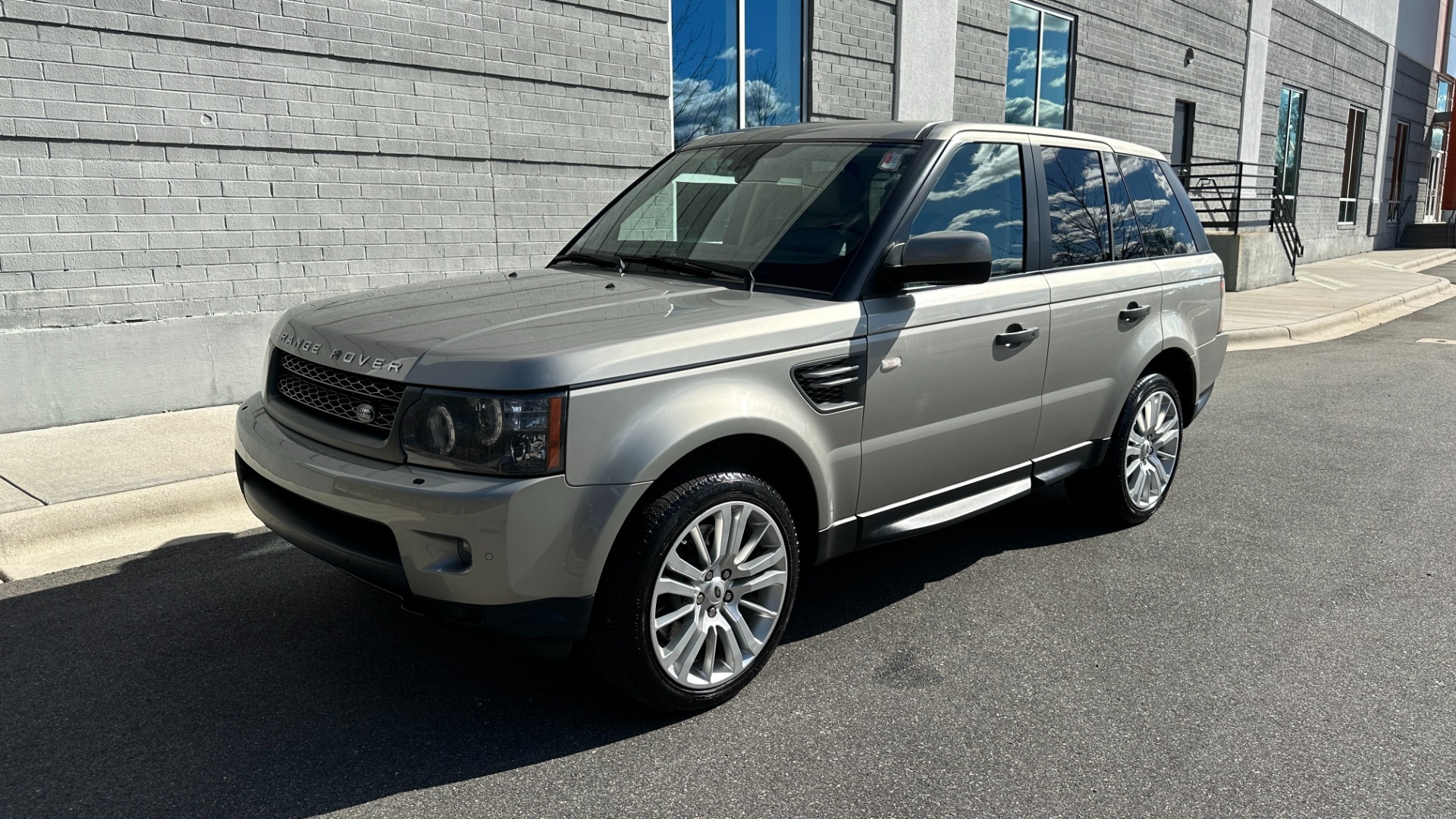Used 2010 Land Rover Range Rover Sport HSE LUX / EXTENDED LEATHER / LUXURY INTERIOR PKG / REAR ENTERTAINMENT for sale $14,995 at Formula Imports in Charlotte NC 28227 2