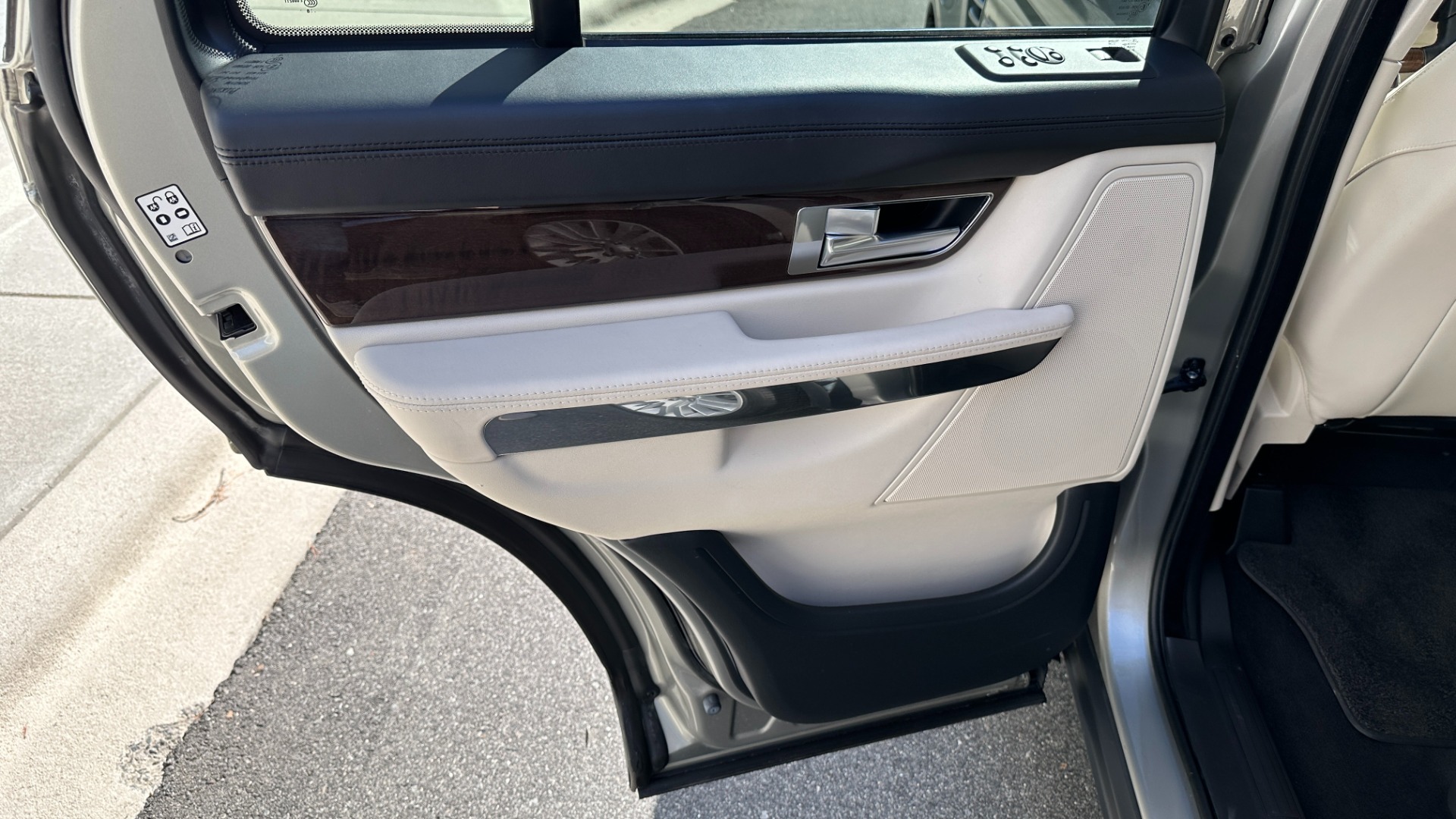 Used 2010 Land Rover Range Rover Sport HSE LUX / EXTENDED LEATHER / LUXURY INTERIOR PKG / REAR ENTERTAINMENT for sale Sold at Formula Imports in Charlotte NC 28227 24