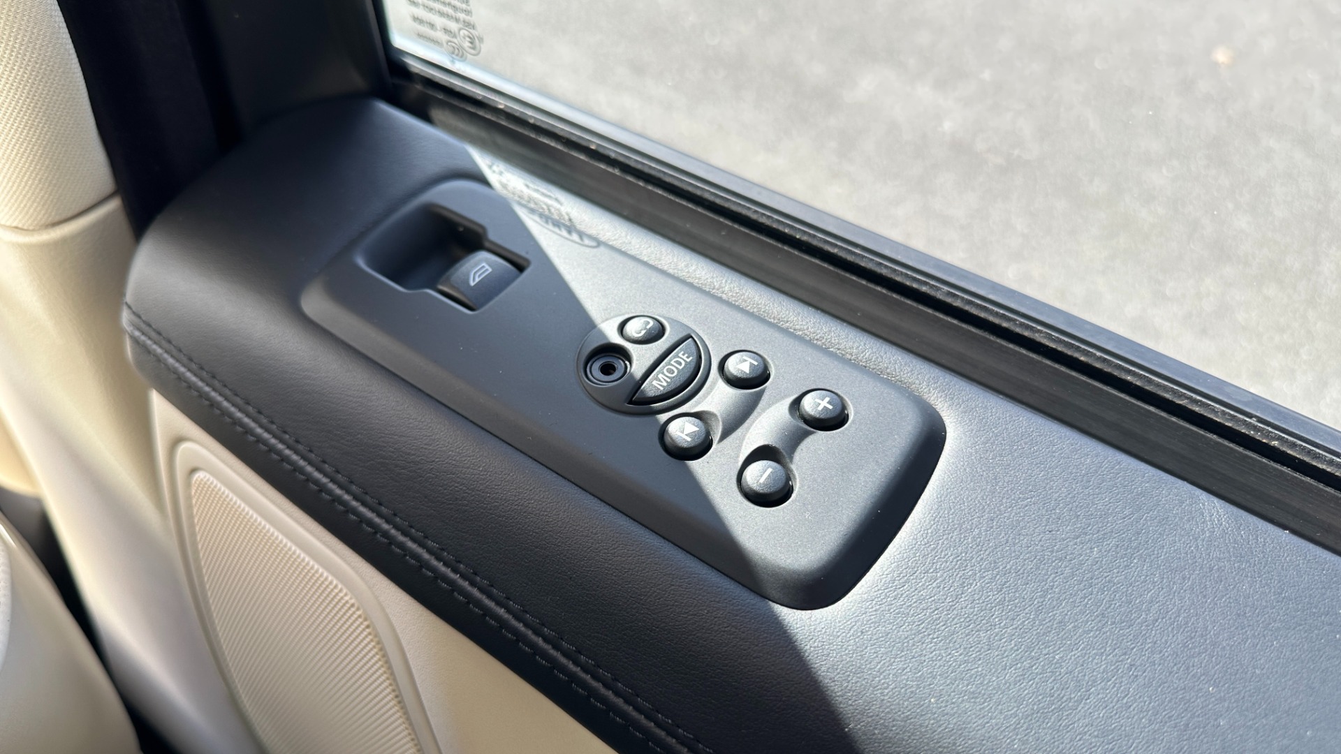 Used 2010 Land Rover Range Rover Sport HSE LUX / EXTENDED LEATHER / LUXURY INTERIOR PKG / REAR ENTERTAINMENT for sale Sold at Formula Imports in Charlotte NC 28227 32