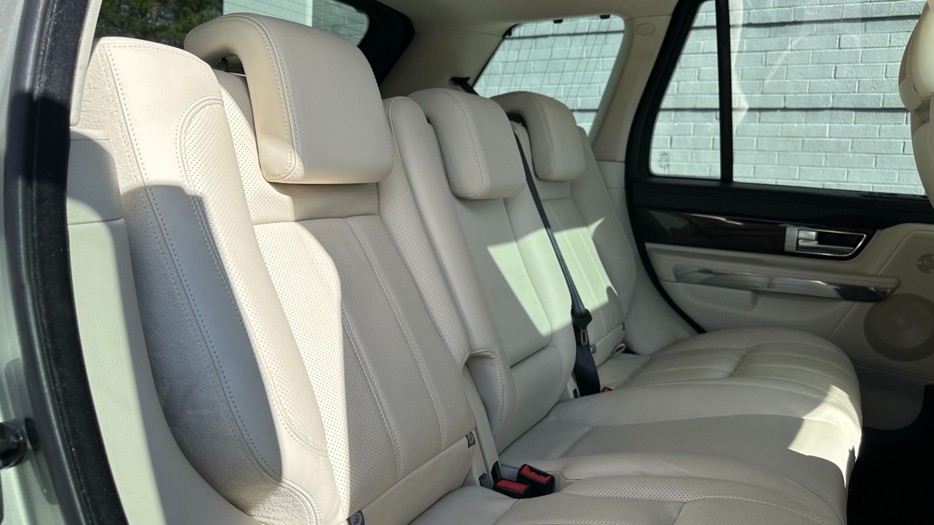 Used 2010 Land Rover Range Rover Sport HSE LUX / EXTENDED LEATHER / LUXURY INTERIOR PKG / REAR ENTERTAINMENT for sale Sold at Formula Imports in Charlotte NC 28227 35