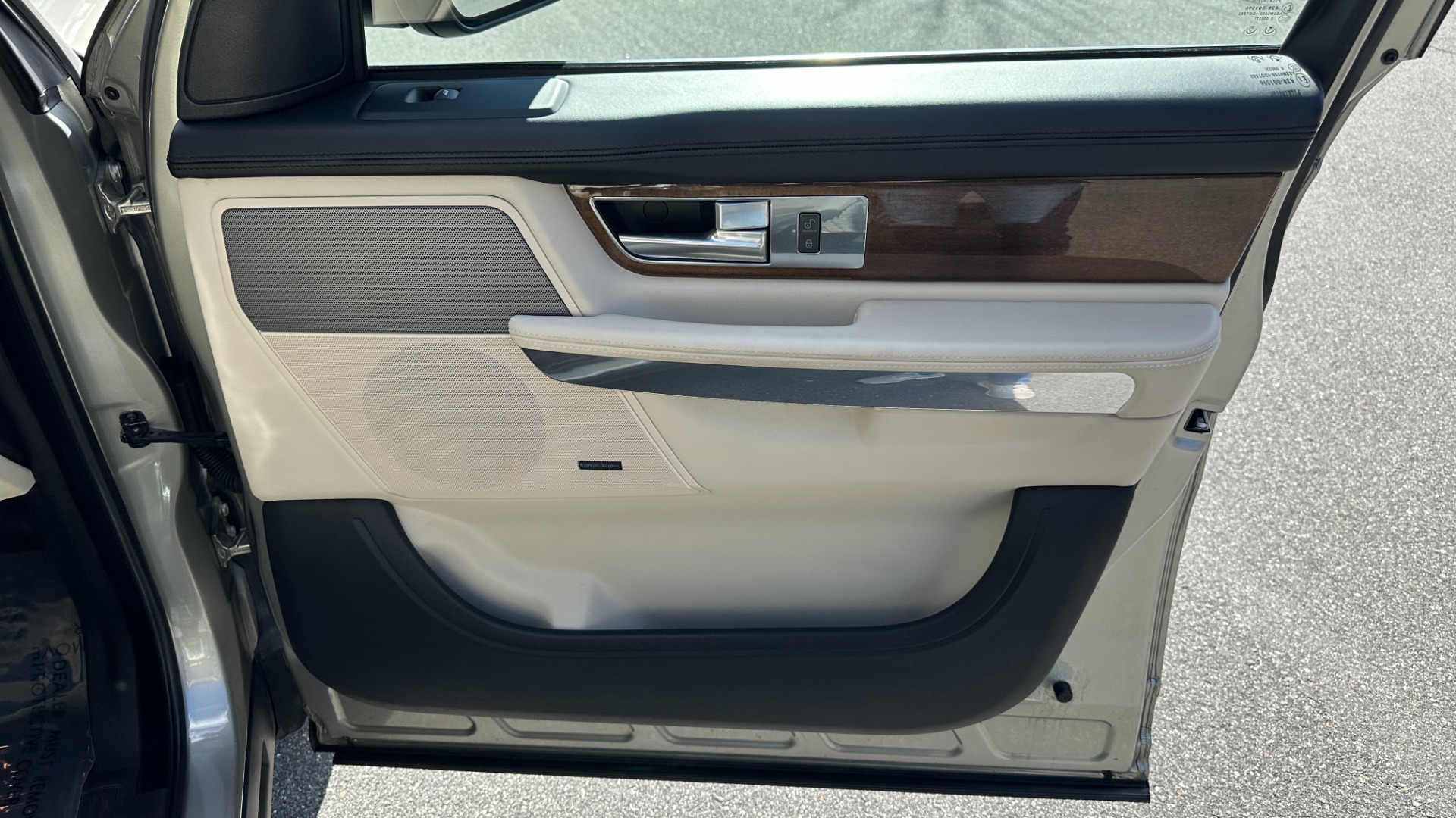 Used 2010 Land Rover Range Rover Sport HSE LUX / EXTENDED LEATHER / LUXURY INTERIOR PKG / REAR ENTERTAINMENT for sale Sold at Formula Imports in Charlotte NC 28227 37