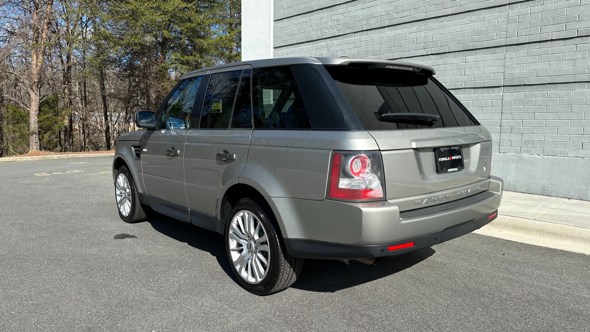 Used 2010 Land Rover Range Rover Sport HSE LUX / EXTENDED LEATHER / LUXURY INTERIOR PKG / REAR ENTERTAINMENT for sale Sold at Formula Imports in Charlotte NC 28227 4
