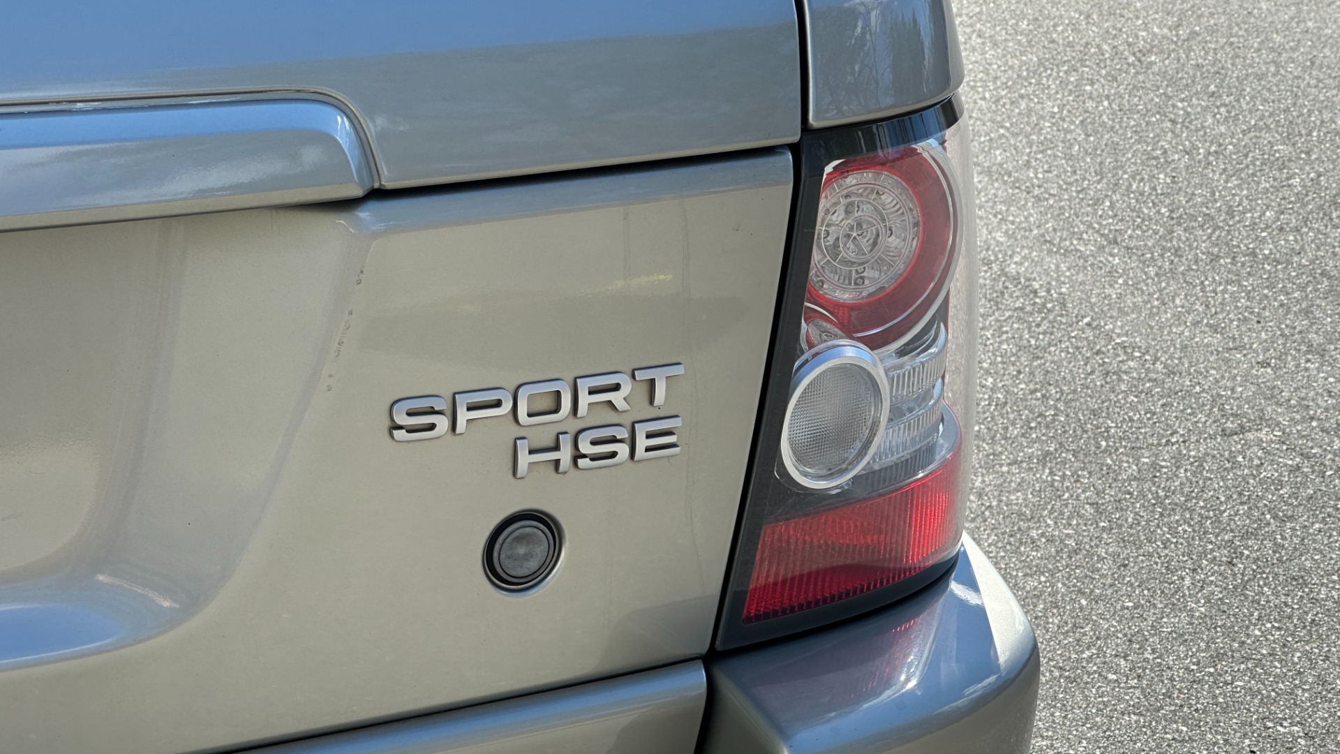 Used 2010 Land Rover Range Rover Sport HSE LUX / EXTENDED LEATHER / LUXURY INTERIOR PKG / REAR ENTERTAINMENT for sale $14,995 at Formula Imports in Charlotte NC 28227 47