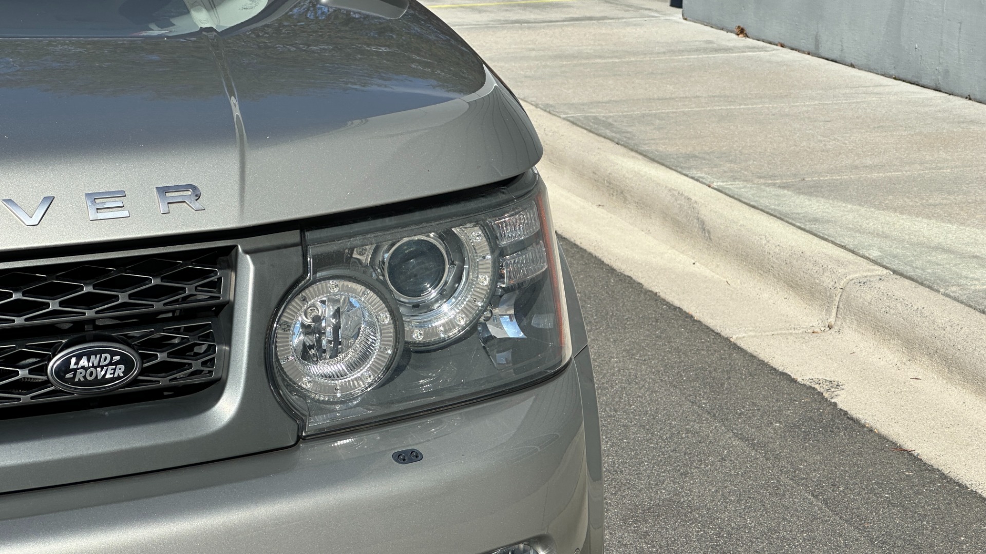 Used 2010 Land Rover Range Rover Sport HSE LUX / EXTENDED LEATHER / LUXURY INTERIOR PKG / REAR ENTERTAINMENT for sale Sold at Formula Imports in Charlotte NC 28227 49