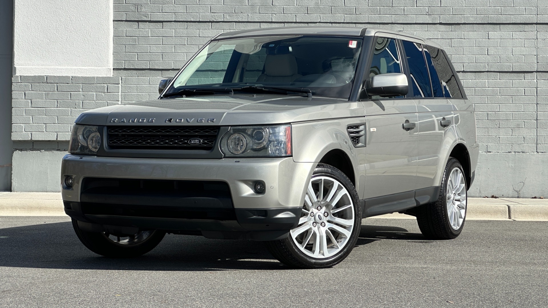 Used 2010 Land Rover Range Rover Sport HSE LUX / EXTENDED LEATHER / LUXURY INTERIOR PKG / REAR ENTERTAINMENT for sale $14,995 at Formula Imports in Charlotte NC 28227 1