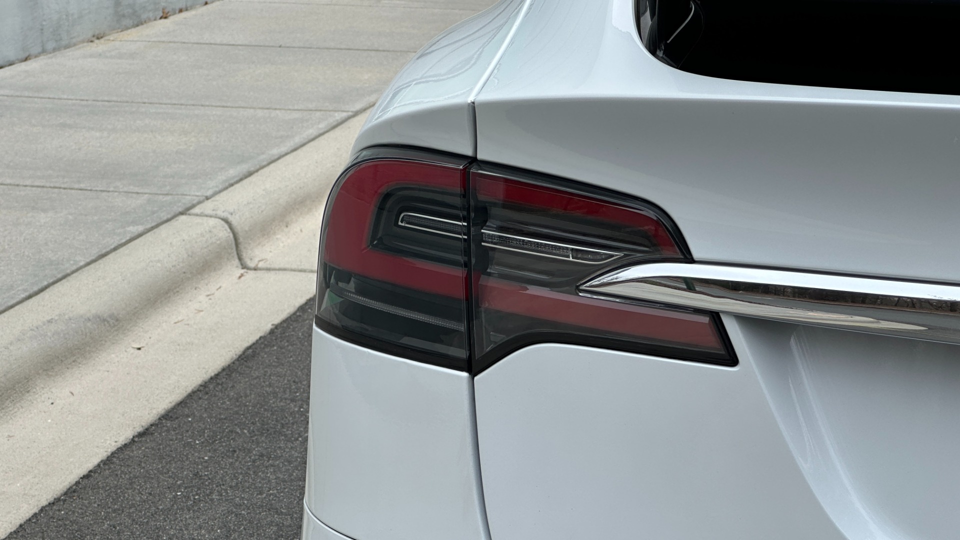 Used 2020 Tesla Model X LONG RANGE / AUTOPILOT / AWD / 3 ROW / PREMIUM CONNECTIVITY for sale Sold at Formula Imports in Charlotte NC 28227 38