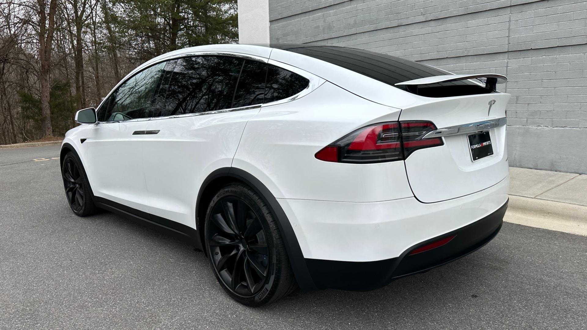 Used 2020 Tesla Model X LONG RANGE / AUTOPILOT / AWD / 3 ROW / PREMIUM CONNECTIVITY for sale Sold at Formula Imports in Charlotte NC 28227 4