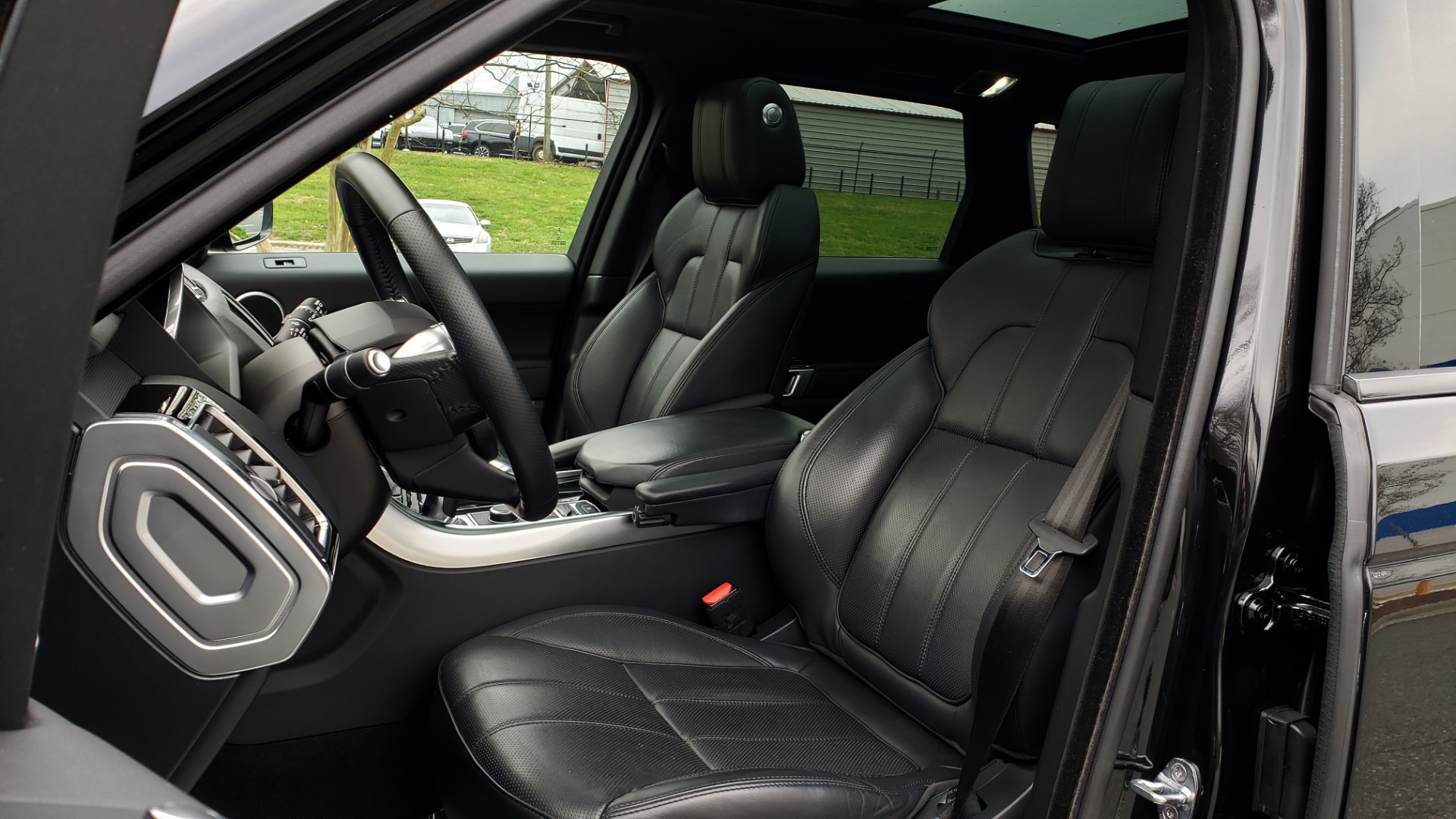 Used 2016 Land Rover RANGE ROVER SPORT SC V6 HSE / NAV / SUNROOF / REARVIEW / MERIDIAN for sale Sold at Formula Imports in Charlotte NC 28227 39