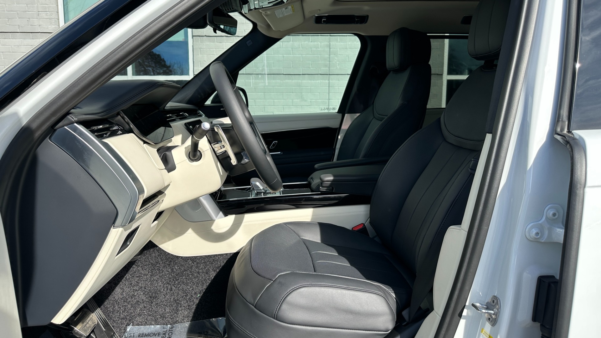 Used 2023 Land Rover Range Rover P530 SE / 20 WAY SEATING / WINDSOR LEATHER / TECH PKG / PREMIUM PKG / CLIMA for sale Sold at Formula Imports in Charlotte NC 28227 12