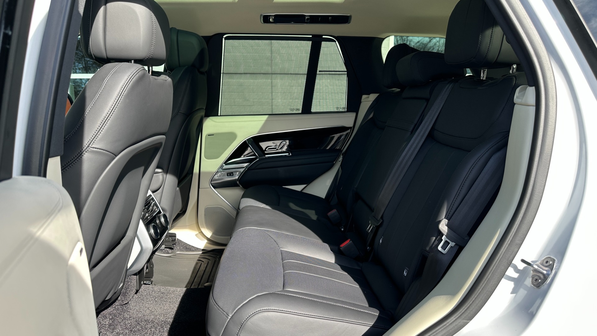 Used 2023 Land Rover Range Rover P530 SE / 20 WAY SEATING / WINDSOR LEATHER / TECH PKG / PREMIUM PKG / CLIMA for sale Sold at Formula Imports in Charlotte NC 28227 25
