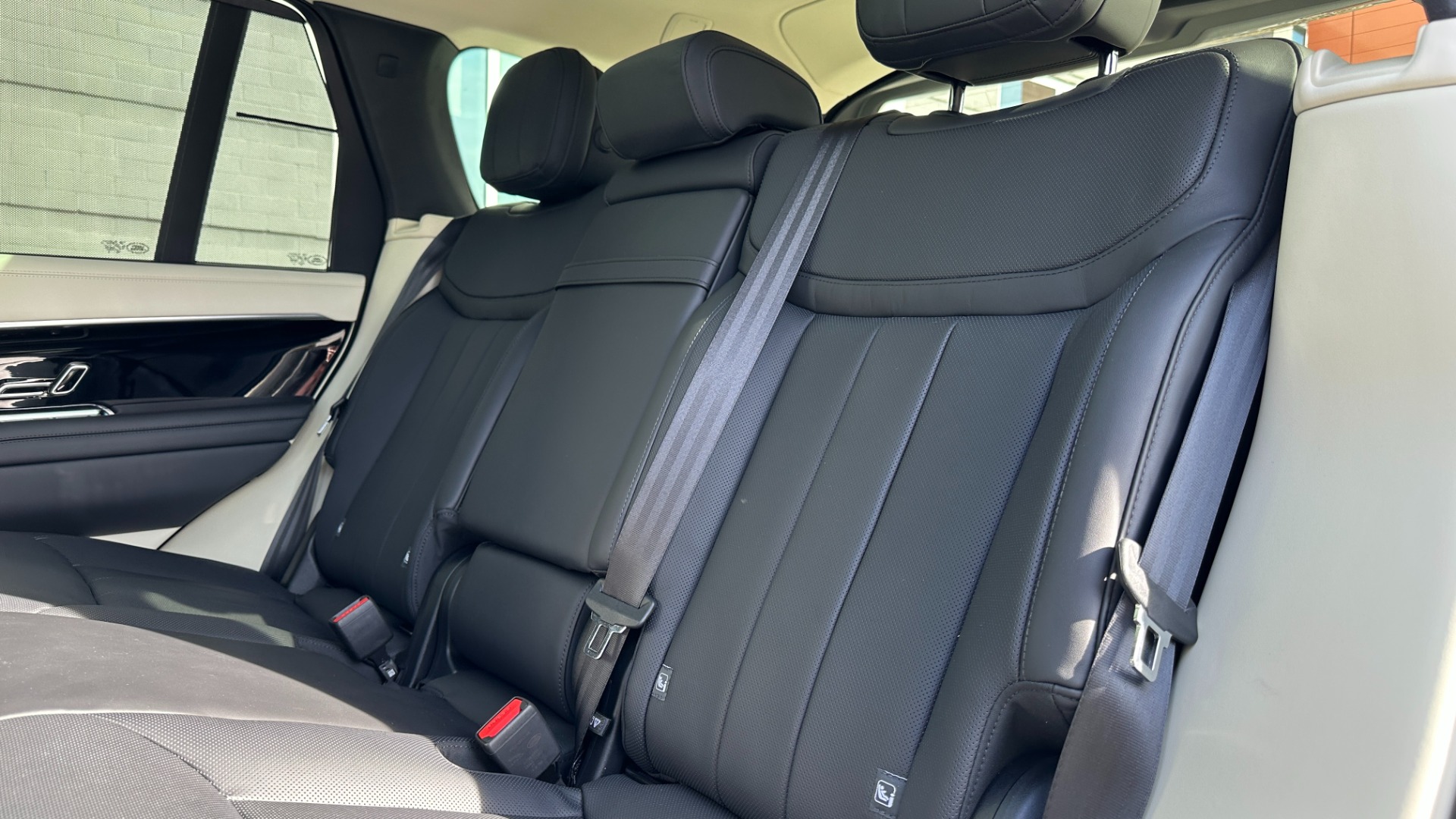 Used 2023 Land Rover Range Rover P530 SE / 20 WAY SEATING / WINDSOR LEATHER / TECH PKG / PREMIUM PKG / CLIMA for sale Sold at Formula Imports in Charlotte NC 28227 26