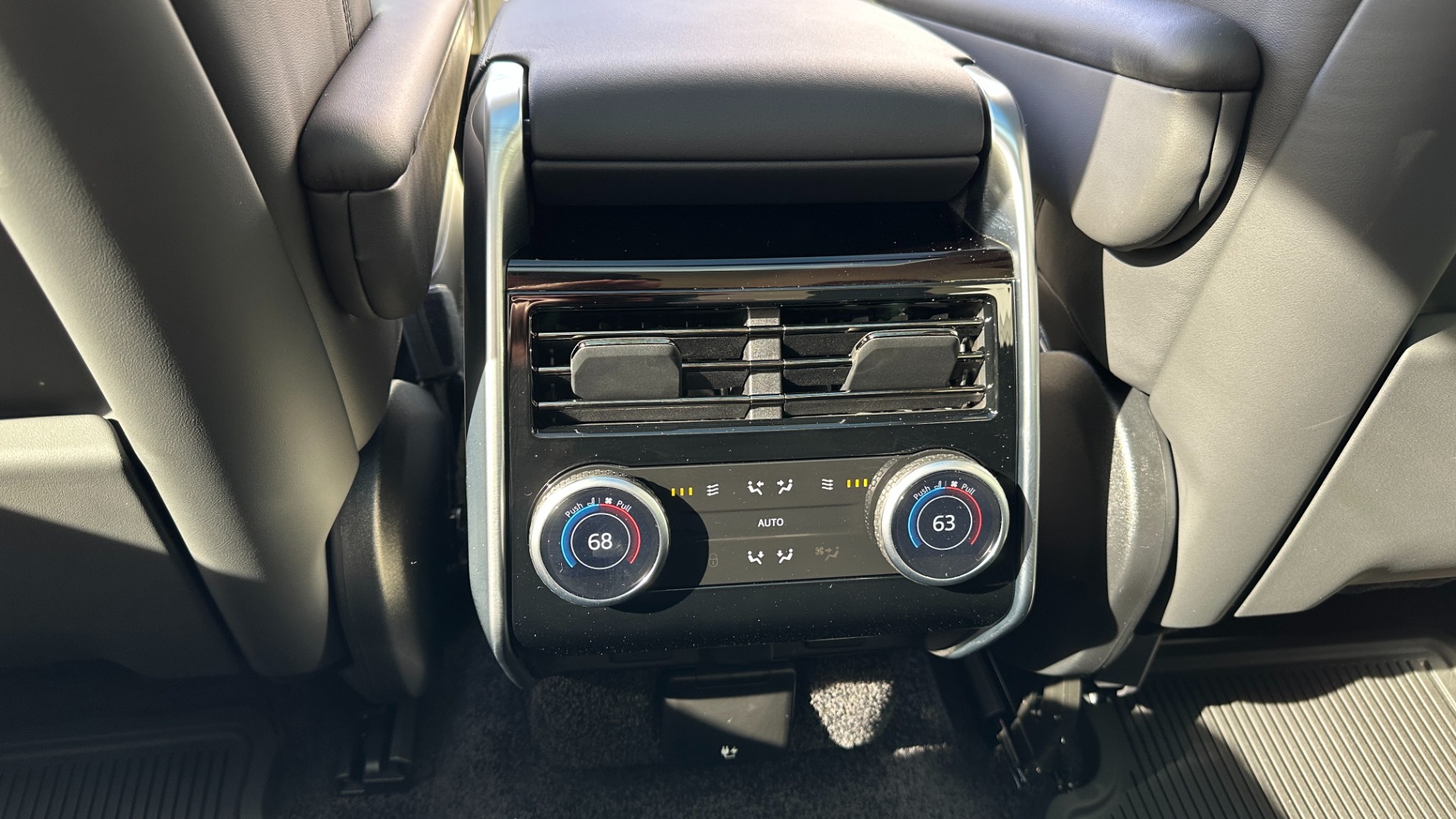 Used 2023 Land Rover Range Rover P530 SE / 20 WAY SEATING / WINDSOR LEATHER / TECH PKG / PREMIUM PKG / CLIMA for sale Sold at Formula Imports in Charlotte NC 28227 29