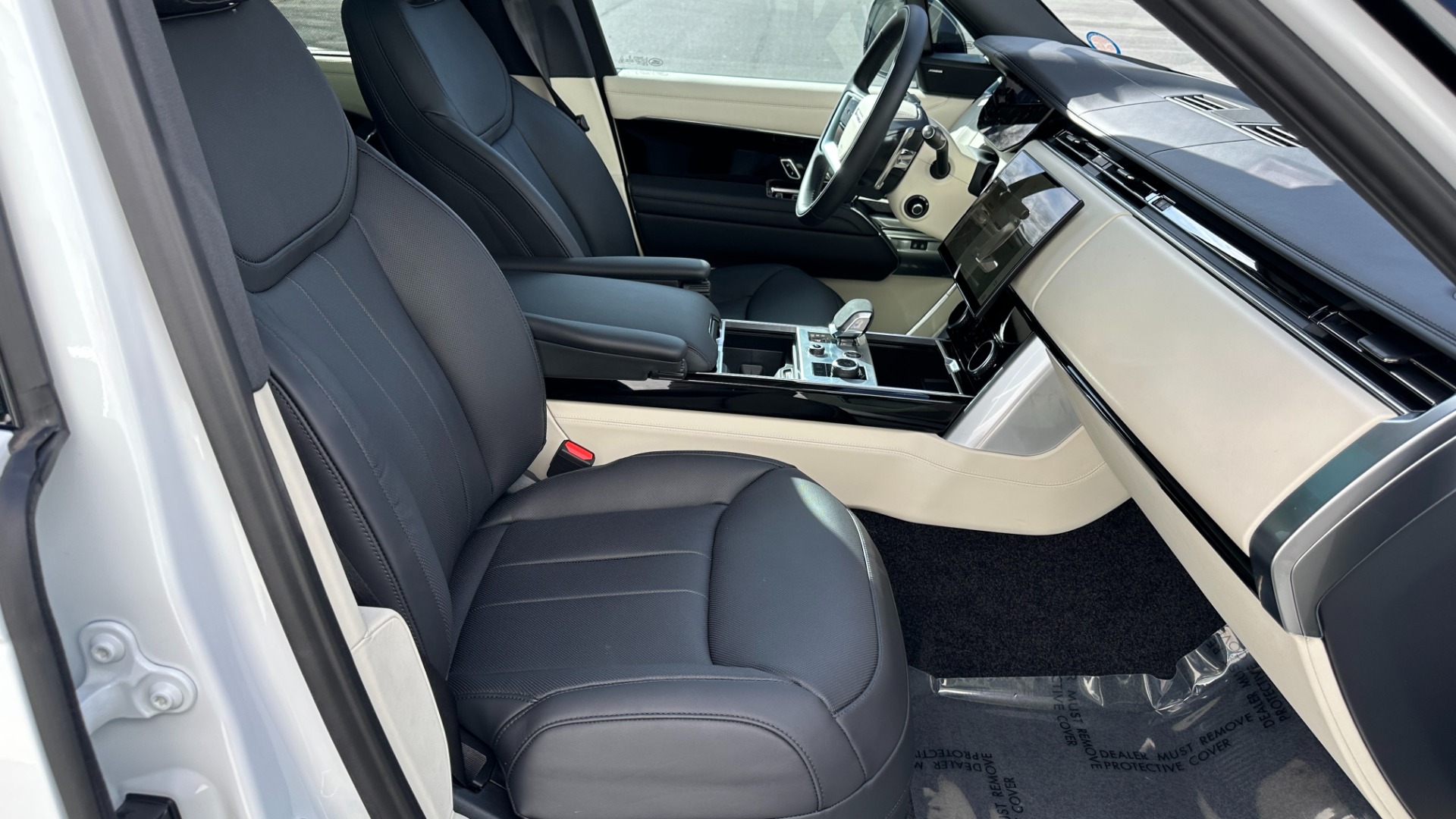 Used 2023 Land Rover Range Rover P530 SE / 20 WAY SEATING / WINDSOR LEATHER / TECH PKG / PREMIUM PKG / CLIMA for sale Sold at Formula Imports in Charlotte NC 28227 37