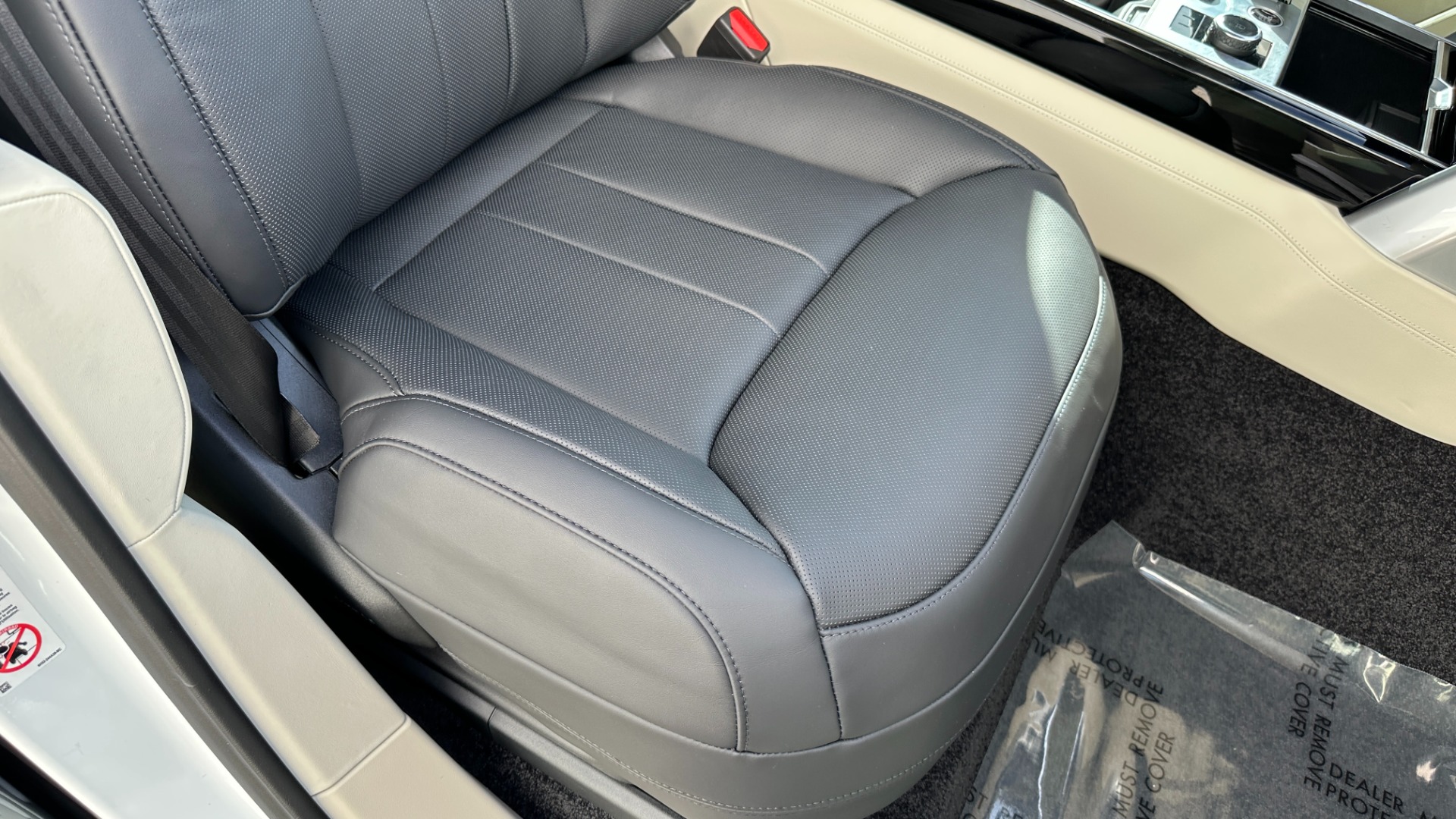 Used 2023 Land Rover Range Rover P530 SE / 20 WAY SEATING / WINDSOR LEATHER / TECH PKG / PREMIUM PKG / CLIMA for sale Sold at Formula Imports in Charlotte NC 28227 38