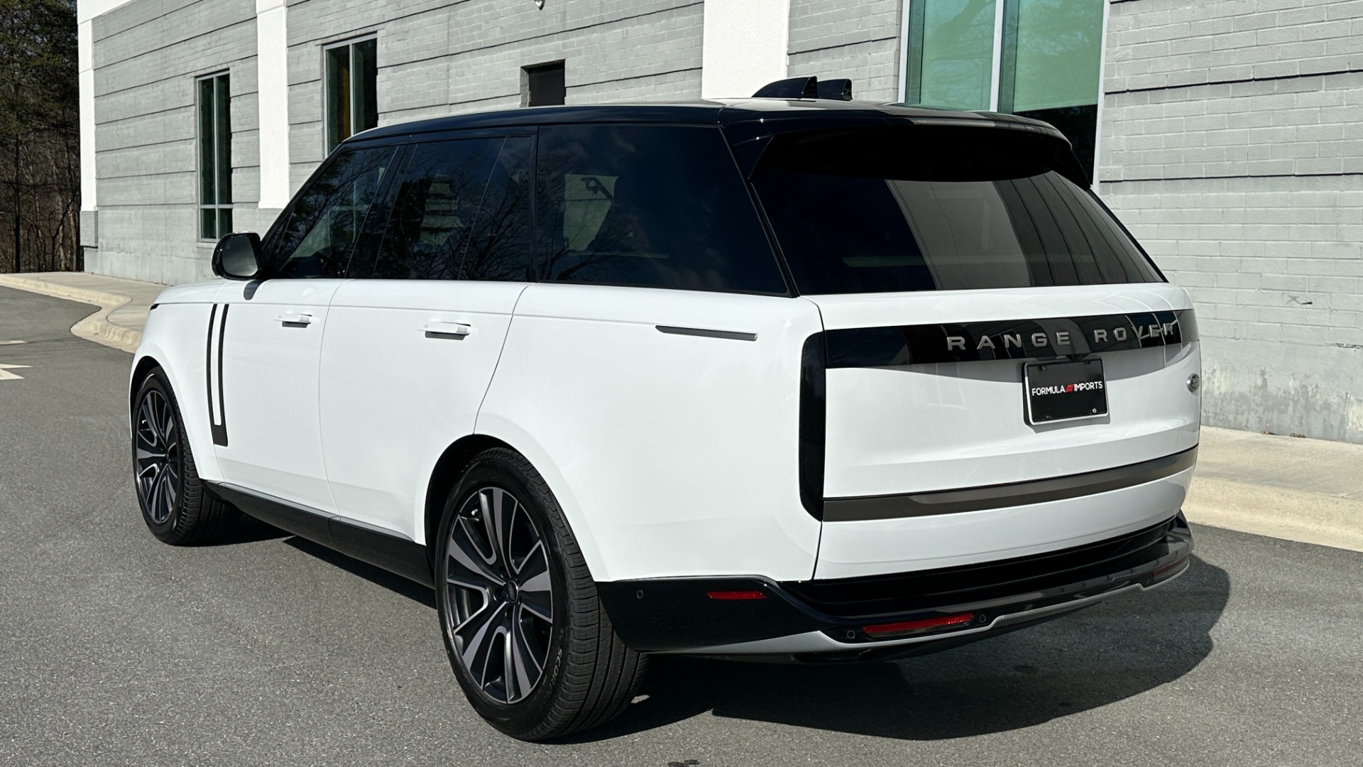 Used 2023 Land Rover Range Rover P530 SE / 20 WAY SEATING / WINDSOR LEATHER / TECH PKG / PREMIUM PKG / CLIMA for sale Sold at Formula Imports in Charlotte NC 28227 4