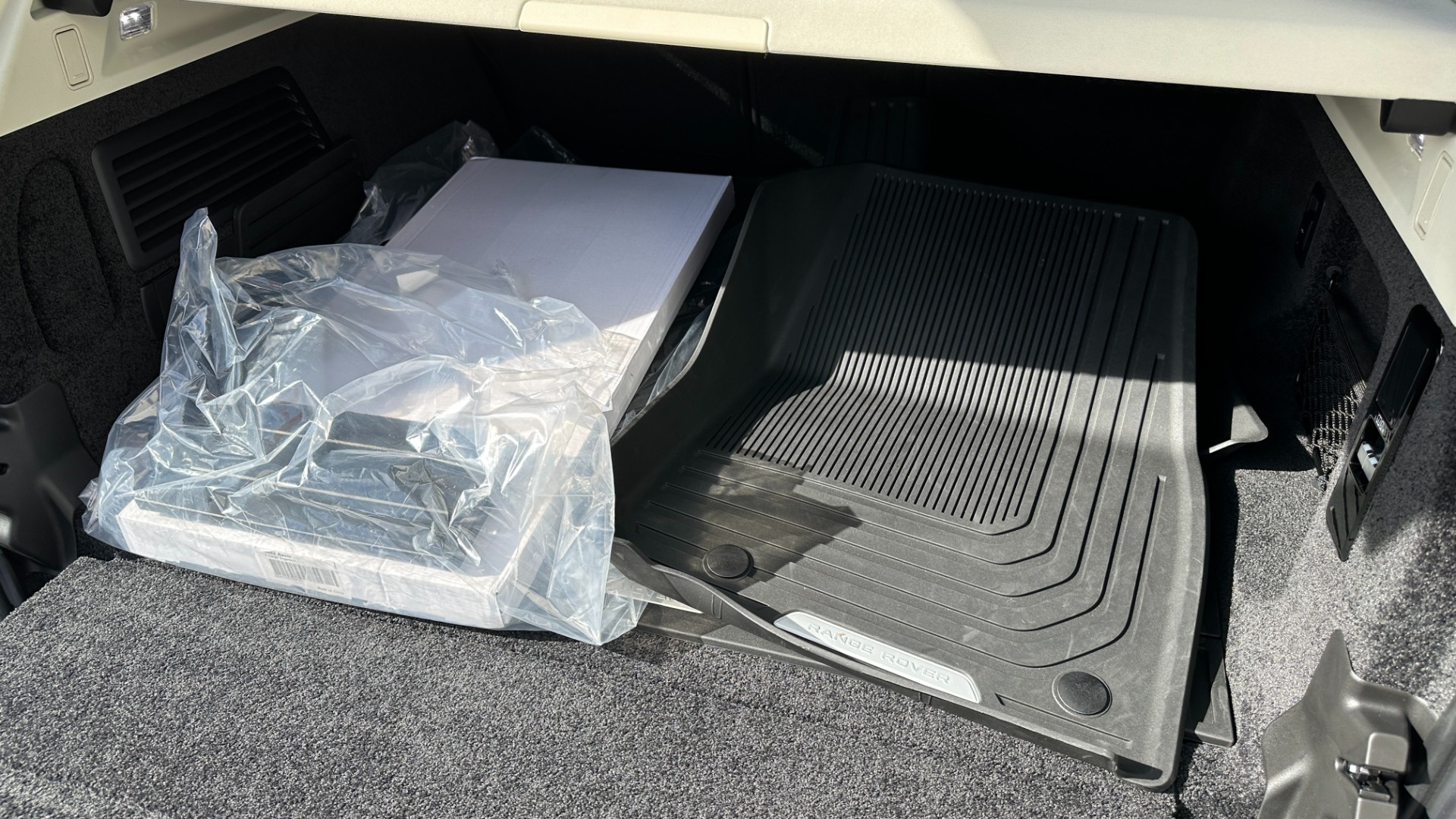 Used 2023 Land Rover Range Rover P530 SE / 20 WAY SEATING / WINDSOR LEATHER / TECH PKG / PREMIUM PKG / CLIMA for sale Sold at Formula Imports in Charlotte NC 28227 41