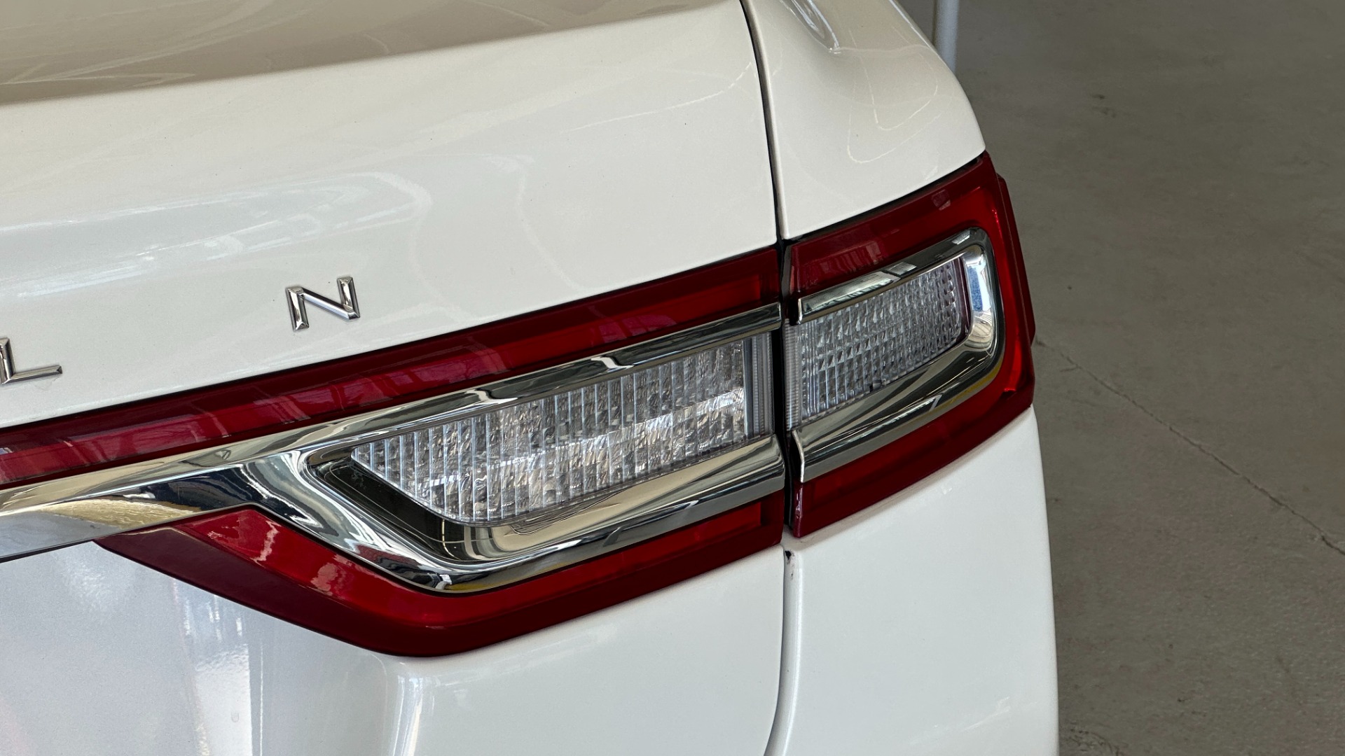 Used 2020 Lincoln Continental STANDARD / LEATHER / HEATED SEATS / BACKUP CAMERA / V6 ENGINE for sale Sold at Formula Imports in Charlotte NC 28227 14