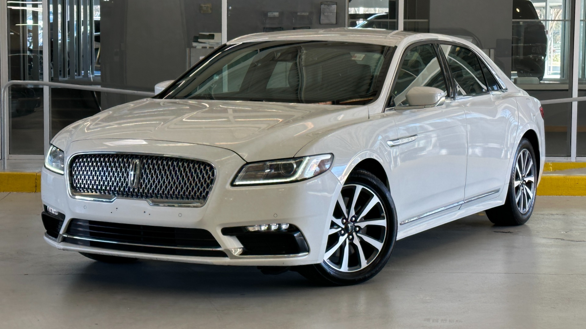 Used 2020 Lincoln Continental STANDARD / LEATHER / HEATED SEATS / BACKUP CAMERA / V6 ENGINE for sale $26,995 at Formula Imports in Charlotte NC 28227 19