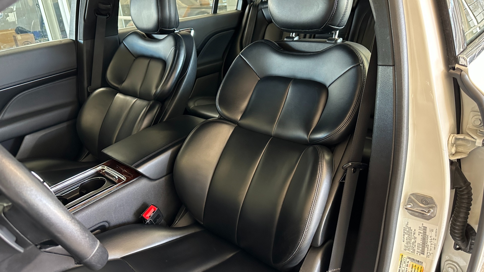 Used 2020 Lincoln Continental STANDARD / LEATHER / HEATED SEATS / BACKUP CAMERA / V6 ENGINE for sale $26,995 at Formula Imports in Charlotte NC 28227 23