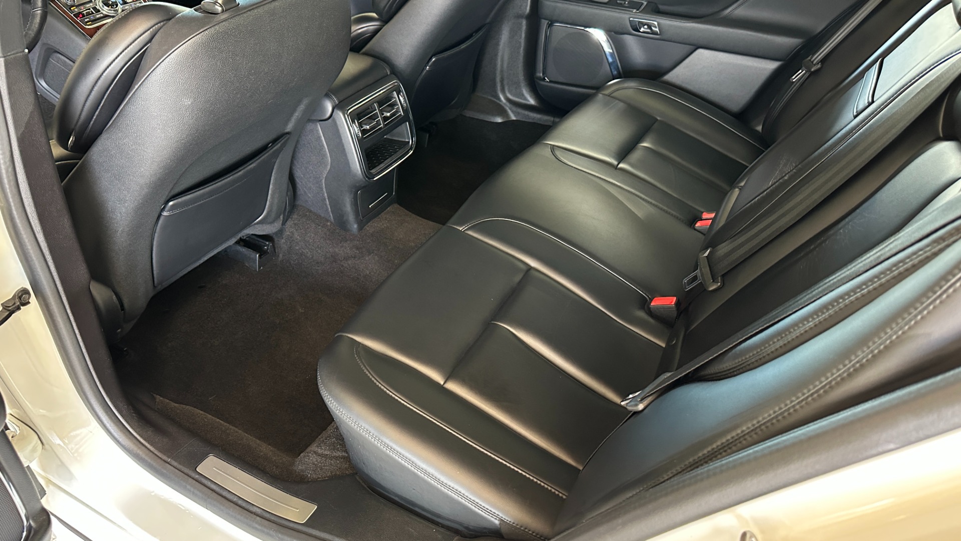 Used 2020 Lincoln Continental STANDARD / LEATHER / HEATED SEATS / BACKUP CAMERA / V6 ENGINE for sale $26,995 at Formula Imports in Charlotte NC 28227 27