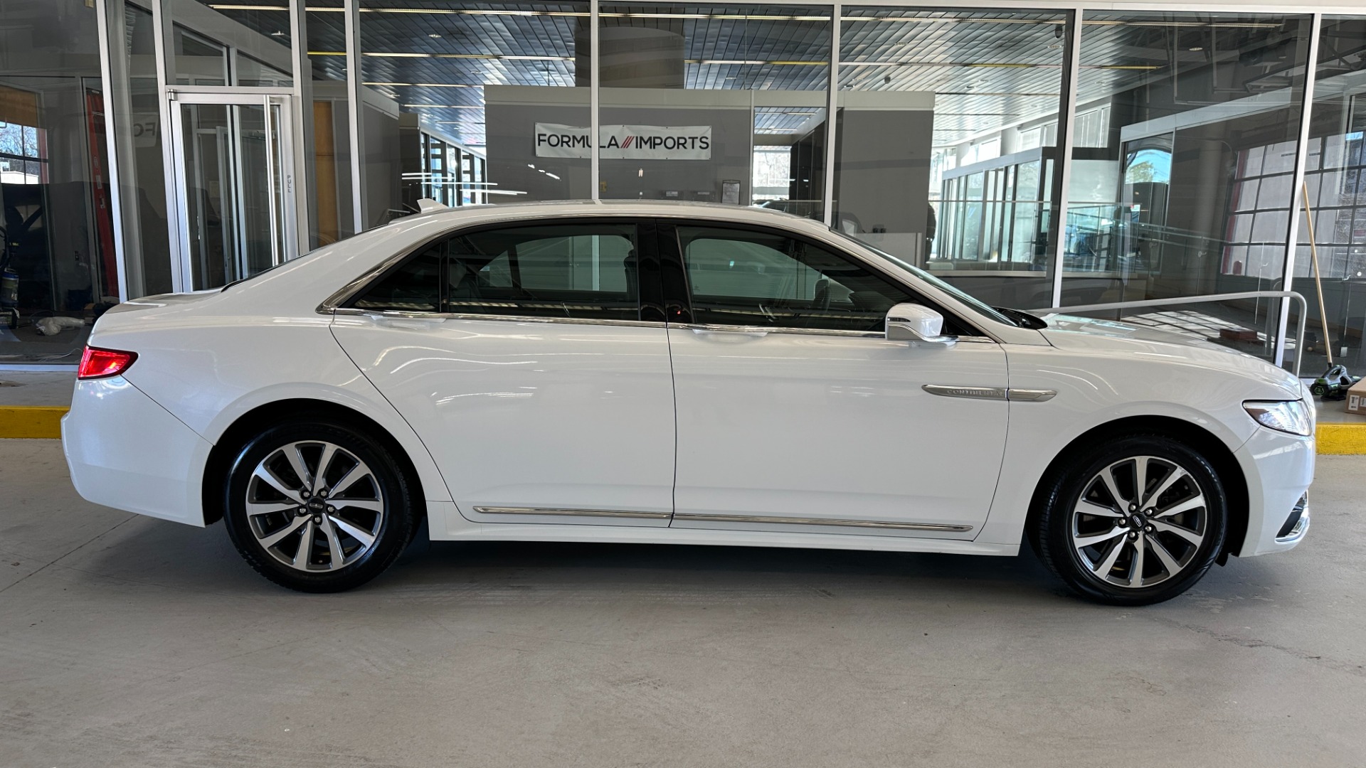 Used 2020 Lincoln Continental STANDARD / LEATHER / HEATED SEATS / BACKUP CAMERA / V6 ENGINE for sale $26,995 at Formula Imports in Charlotte NC 28227 3