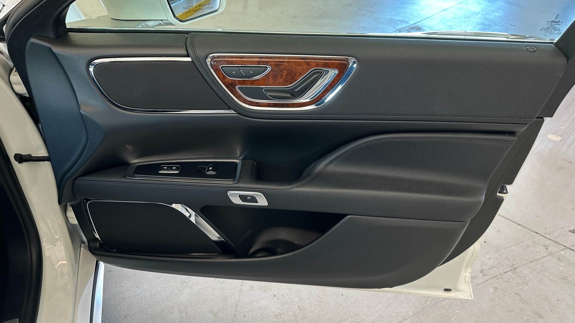 Used 2020 Lincoln Continental STANDARD / LEATHER / HEATED SEATS / BACKUP CAMERA / V6 ENGINE for sale $26,995 at Formula Imports in Charlotte NC 28227 32