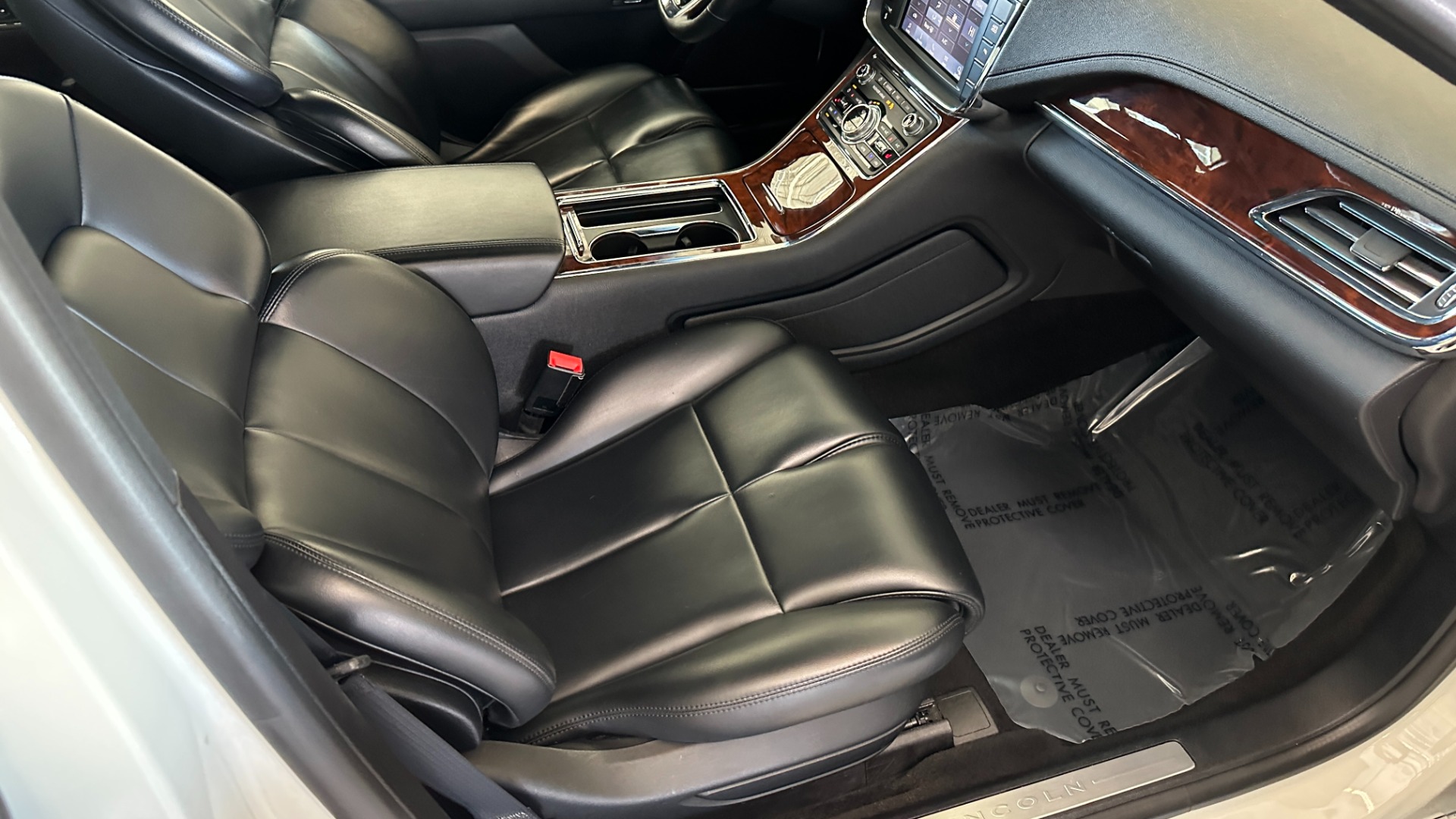 Used 2020 Lincoln Continental STANDARD / LEATHER / HEATED SEATS / BACKUP CAMERA / V6 ENGINE for sale $26,995 at Formula Imports in Charlotte NC 28227 34