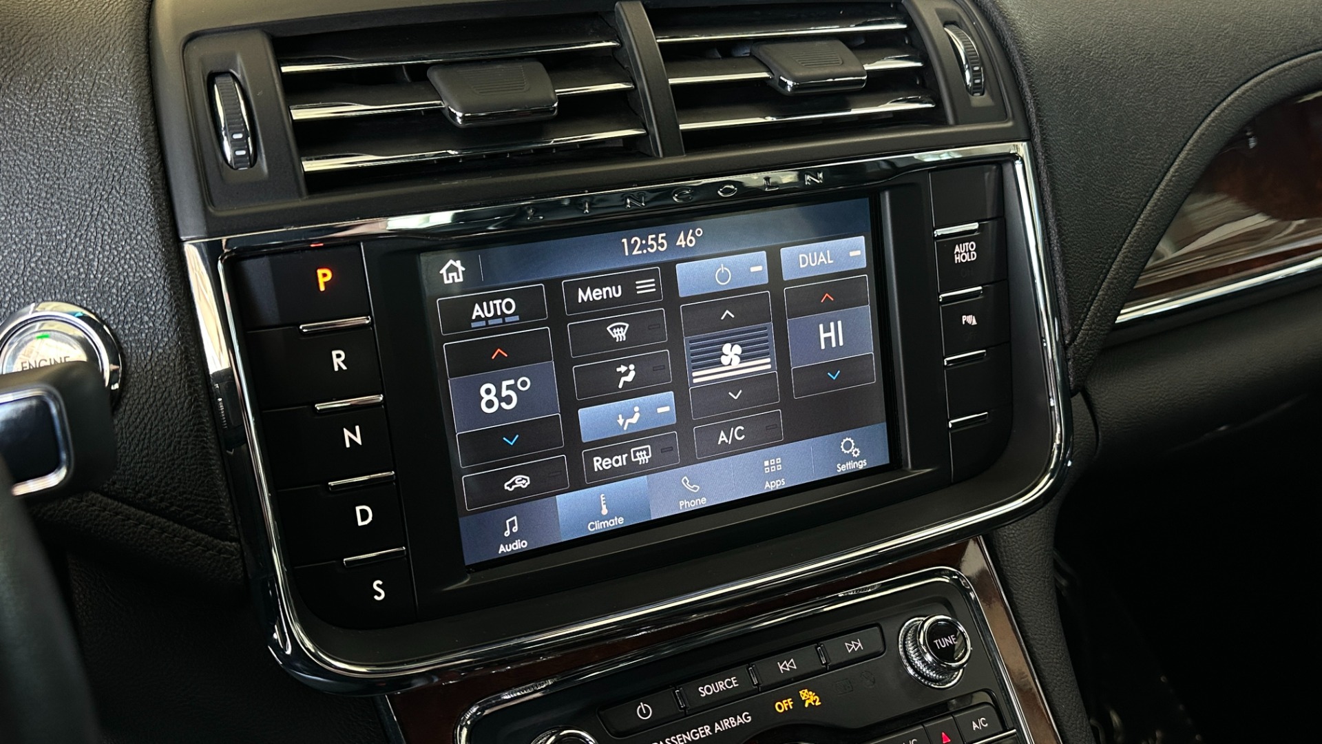 Used 2020 Lincoln Continental STANDARD / LEATHER / HEATED SEATS / BACKUP CAMERA / V6 ENGINE for sale $26,995 at Formula Imports in Charlotte NC 28227 37