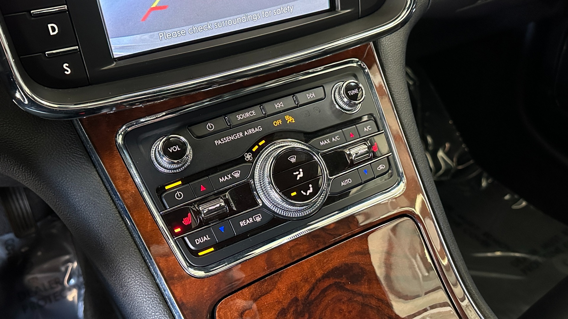 Used 2020 Lincoln Continental STANDARD / LEATHER / HEATED SEATS / BACKUP CAMERA / V6 ENGINE for sale $26,995 at Formula Imports in Charlotte NC 28227 39