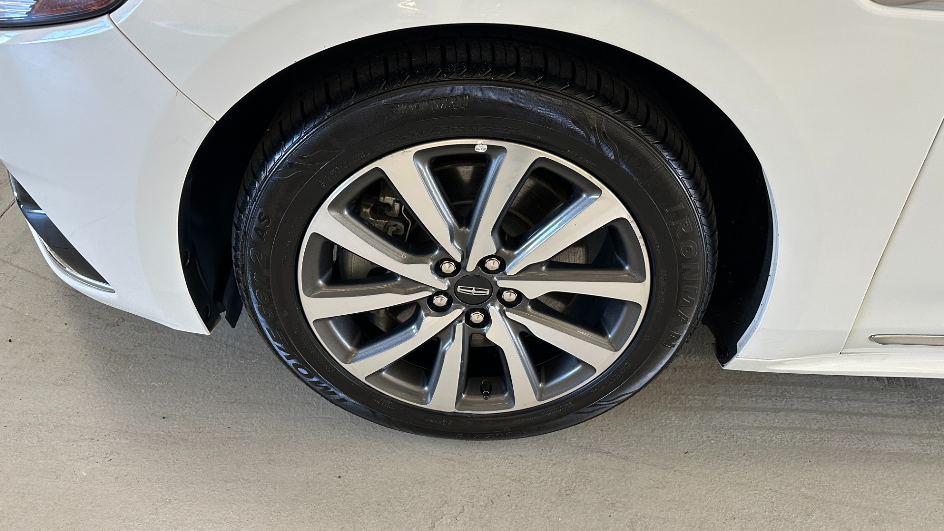 Used 2020 Lincoln Continental STANDARD / LEATHER / HEATED SEATS / BACKUP CAMERA / V6 ENGINE for sale $26,995 at Formula Imports in Charlotte NC 28227 43