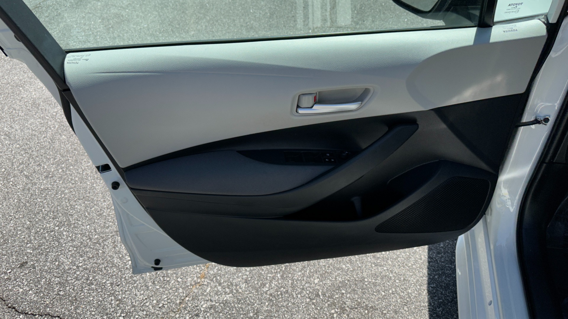 Used 2021 Toyota Corolla LE / CLOTH / STEEL WHEELS / ENTERTAINMENT DISPLAY / 4CYL for sale $21,595 at Formula Imports in Charlotte NC 28227 10