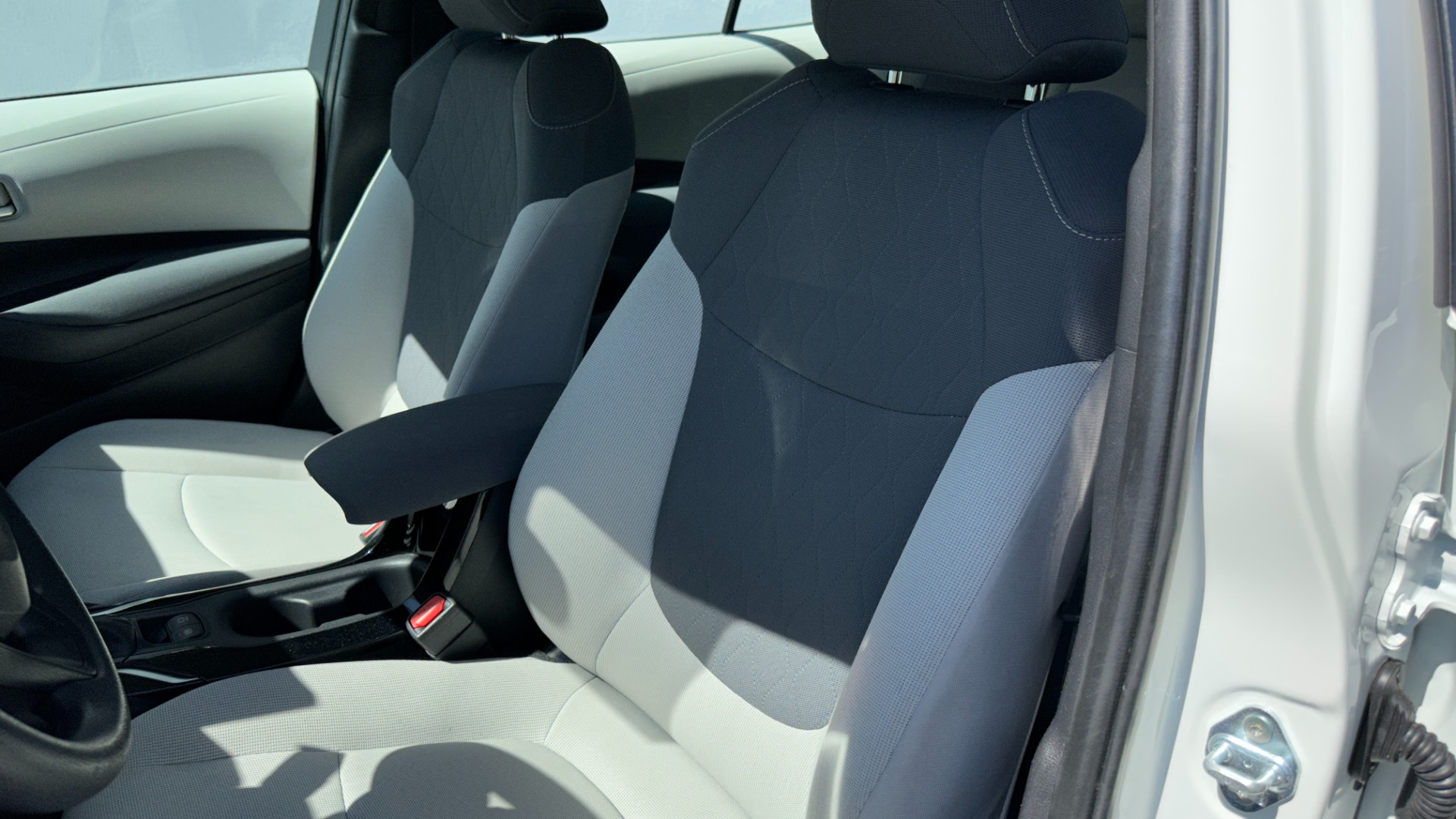Used 2021 Toyota Corolla LE / CLOTH / STEEL WHEELS / ENTERTAINMENT DISPLAY / 4CYL for sale $21,595 at Formula Imports in Charlotte NC 28227 13