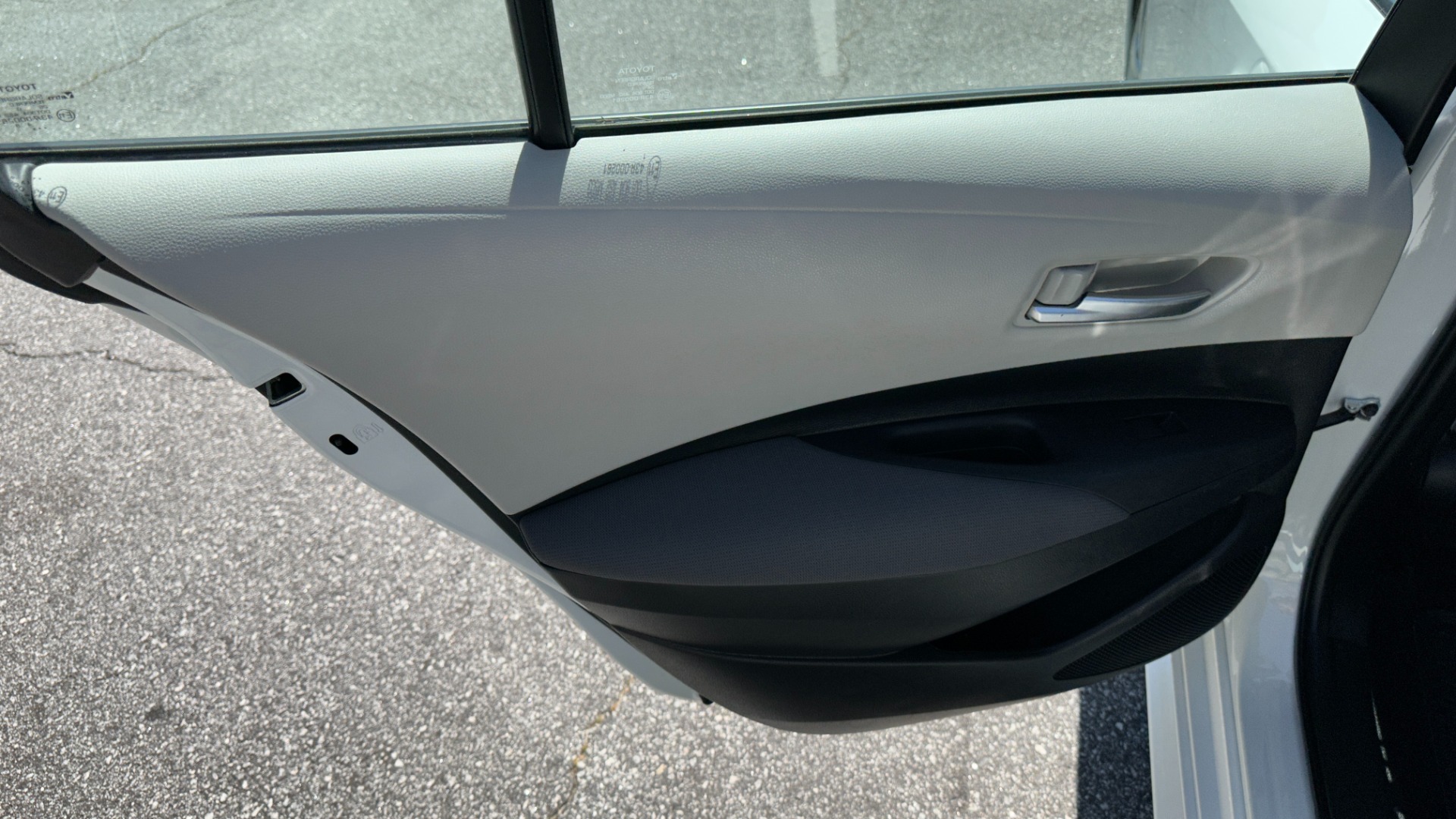Used 2021 Toyota Corolla LE / CLOTH / STEEL WHEELS / ENTERTAINMENT DISPLAY / 4CYL for sale $21,595 at Formula Imports in Charlotte NC 28227 21