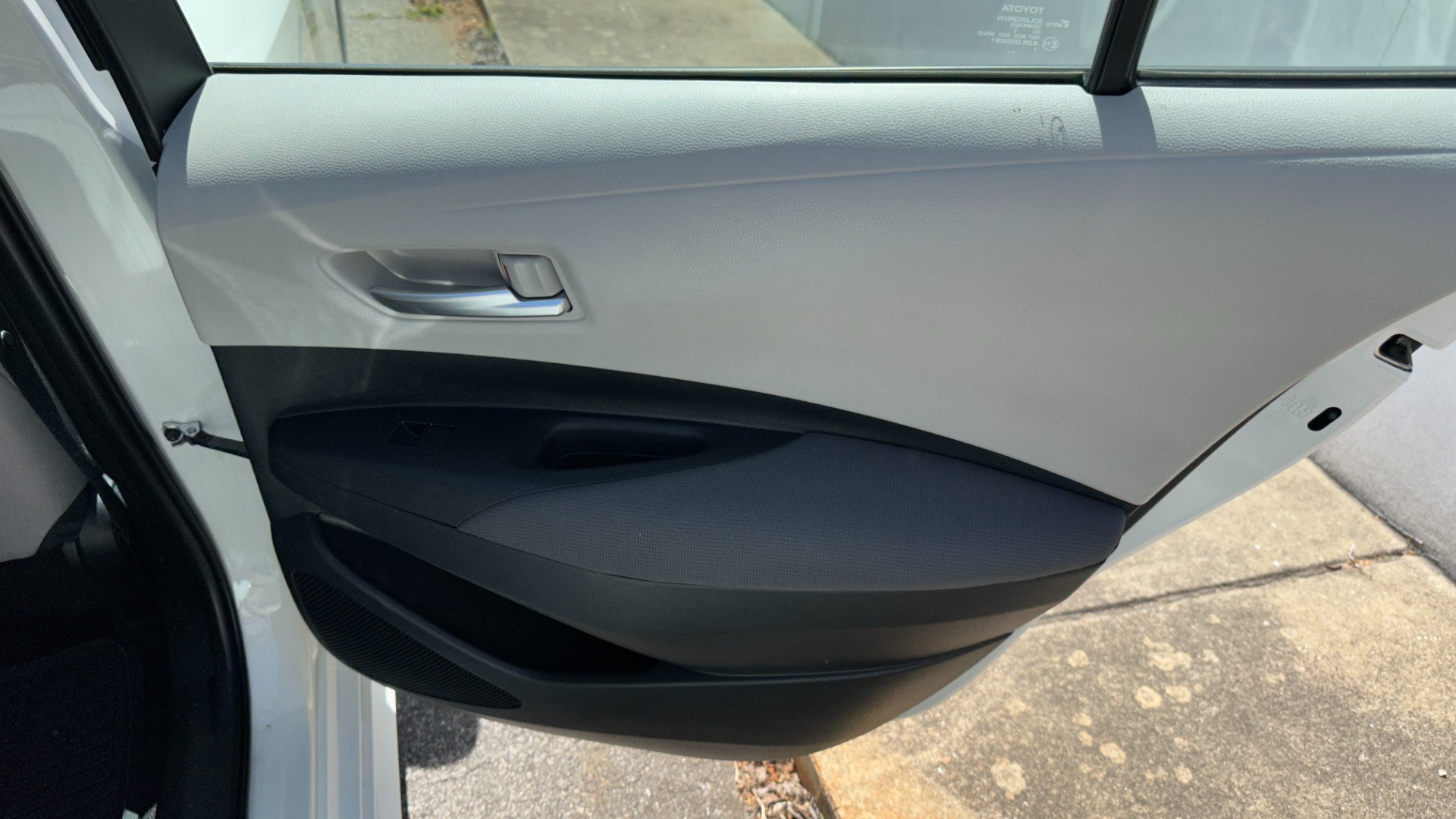 Used 2021 Toyota Corolla LE / CLOTH / STEEL WHEELS / ENTERTAINMENT DISPLAY / 4CYL for sale $21,595 at Formula Imports in Charlotte NC 28227 25