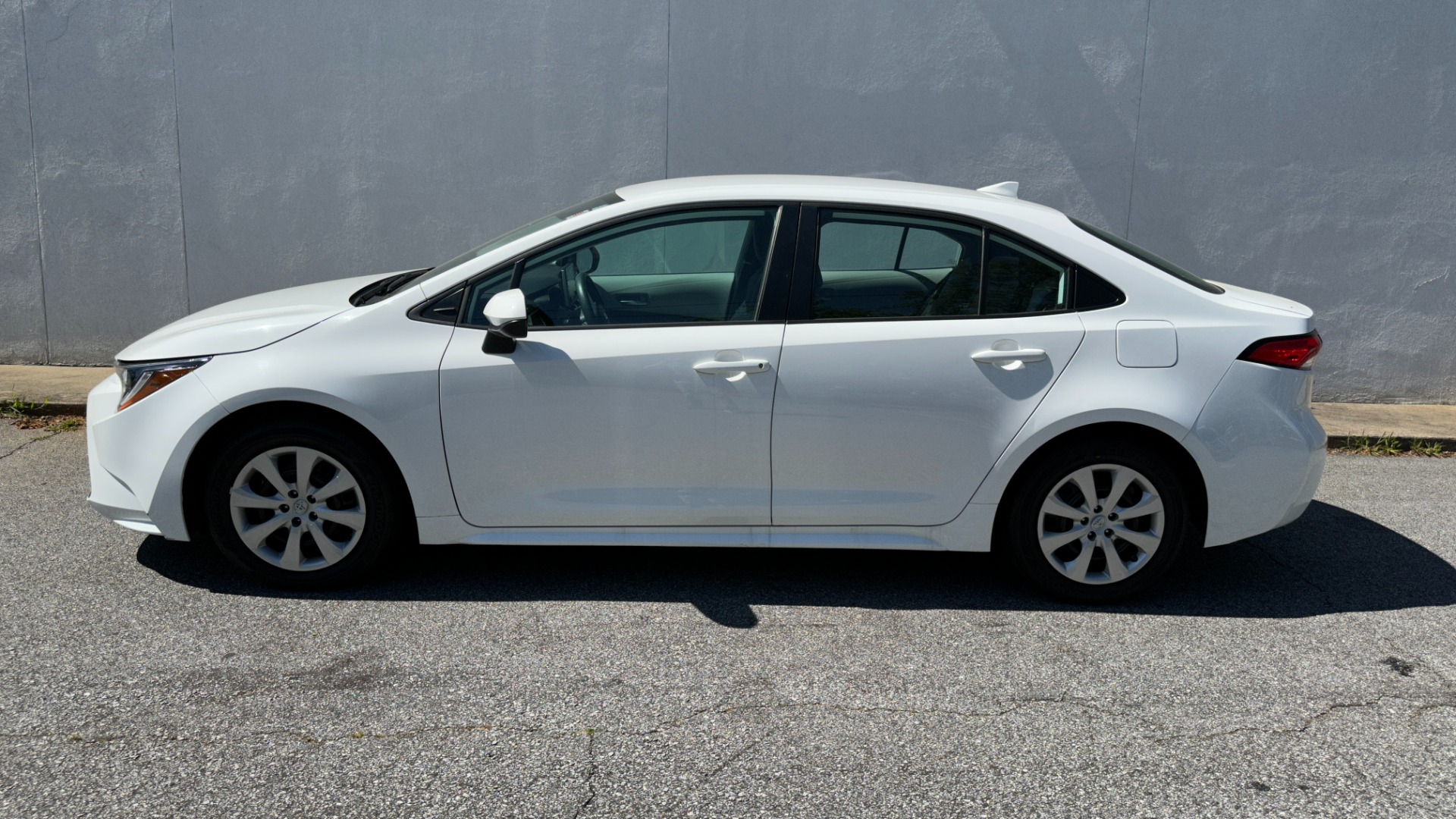 Used 2021 Toyota Corolla LE / CLOTH / STEEL WHEELS / ENTERTAINMENT DISPLAY / 4CYL for sale $21,595 at Formula Imports in Charlotte NC 28227 3