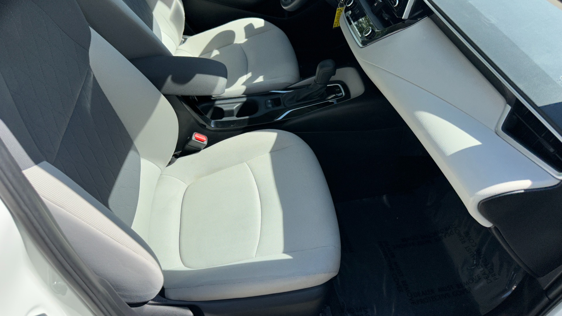 Used 2021 Toyota Corolla LE / CLOTH / STEEL WHEELS / ENTERTAINMENT DISPLAY / 4CYL for sale $21,595 at Formula Imports in Charlotte NC 28227 30