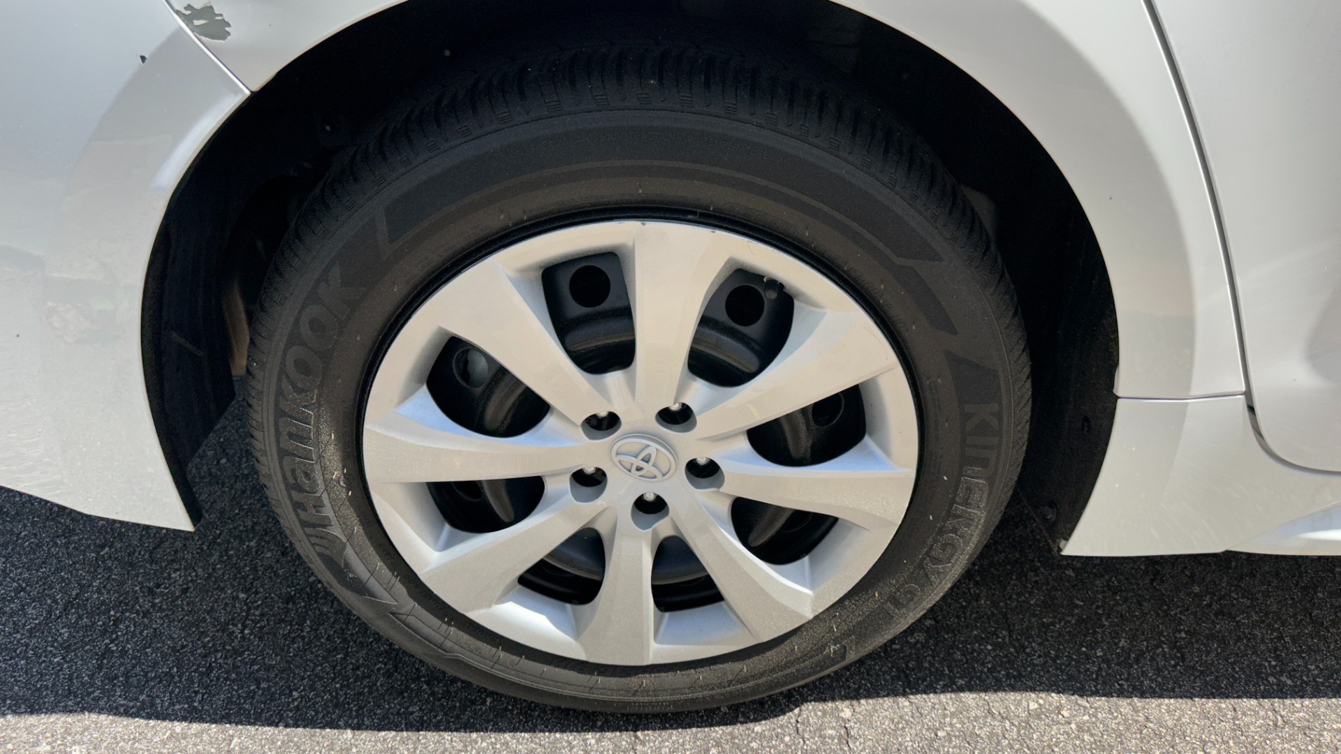 Used 2021 Toyota Corolla LE / CLOTH / STEEL WHEELS / ENTERTAINMENT DISPLAY / 4CYL for sale $21,595 at Formula Imports in Charlotte NC 28227 40