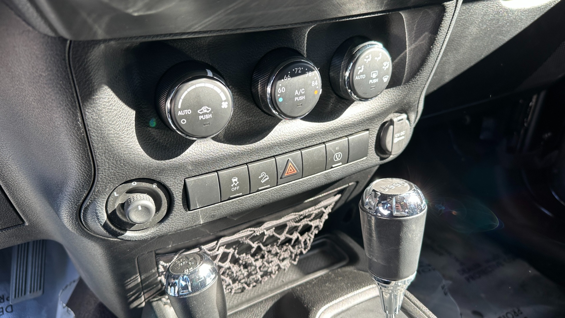 Used 2013 Jeep Wrangler Unlimited RUBICON / HARD TOP / SOFT TOP / CLOTH SEATS / OFFROAD TIRES / NAVIGATION for sale Sold at Formula Imports in Charlotte NC 28227 16