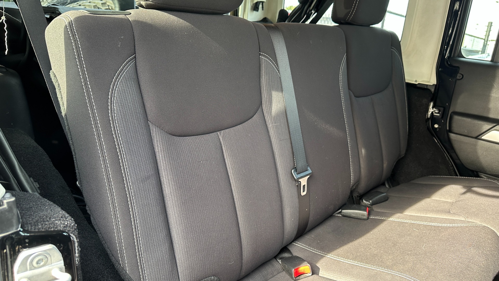 Used 2013 Jeep Wrangler Unlimited RUBICON / HARD TOP / SOFT TOP / CLOTH SEATS / OFFROAD TIRES / NAVIGATION for sale Sold at Formula Imports in Charlotte NC 28227 21