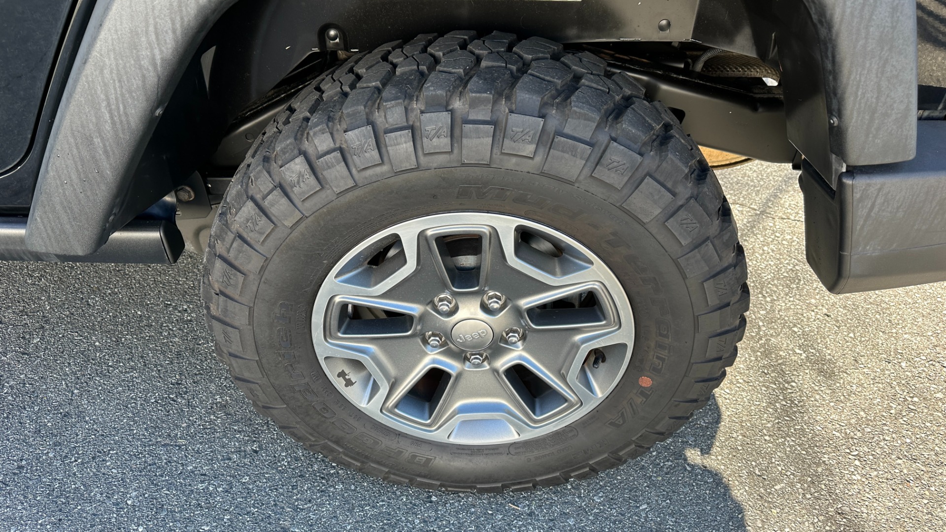 Used 2013 Jeep Wrangler Unlimited RUBICON / HARD TOP / SOFT TOP / CLOTH SEATS / OFFROAD TIRES / NAVIGATION for sale Sold at Formula Imports in Charlotte NC 28227 34