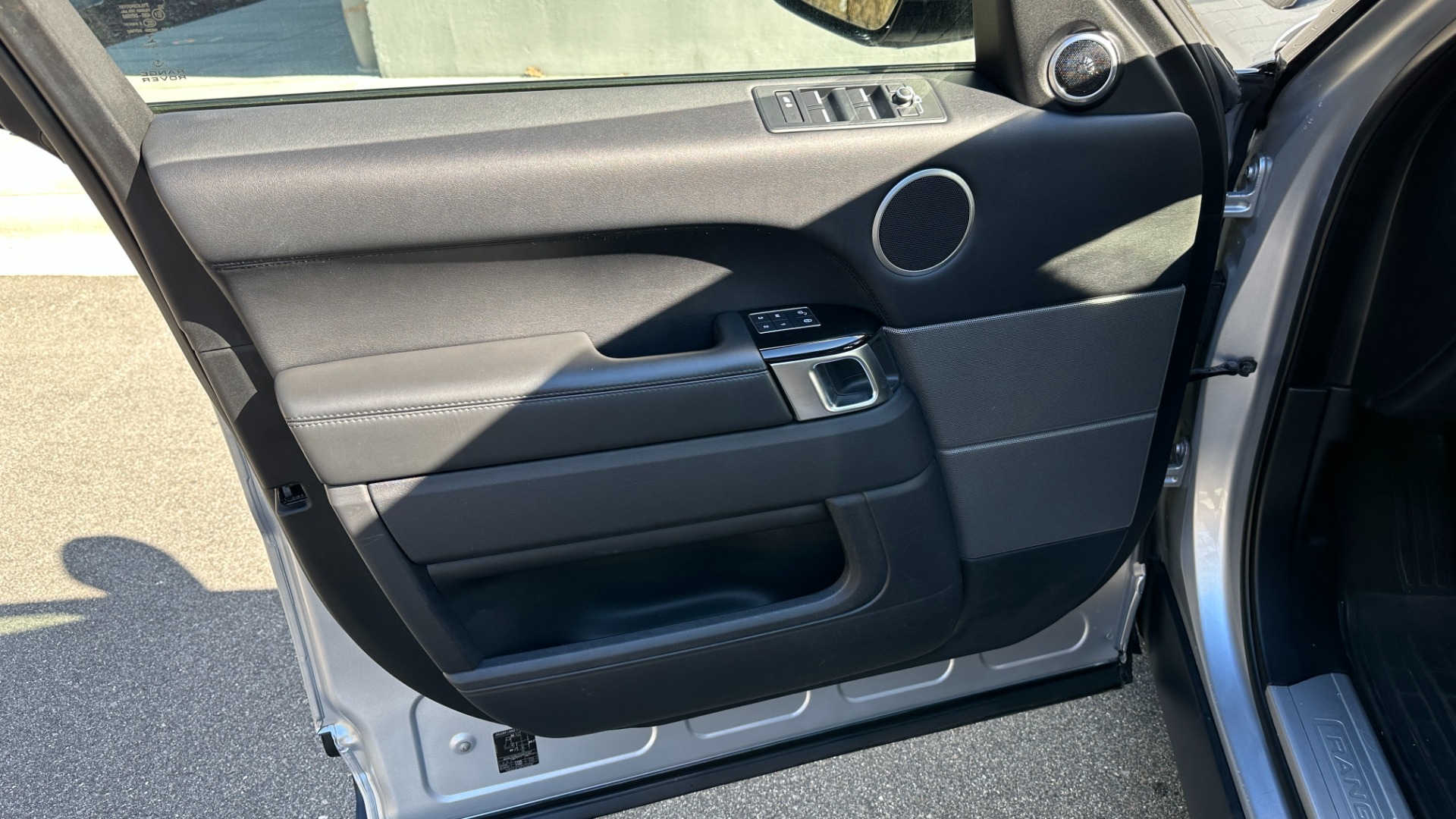 Used 2016 Land Rover Range Rover Sport V6 HSE / VISIBILITY PACKAGE / PANORAMIC ROOF / CLIMATE PACKAGE for sale Sold at Formula Imports in Charlotte NC 28227 10