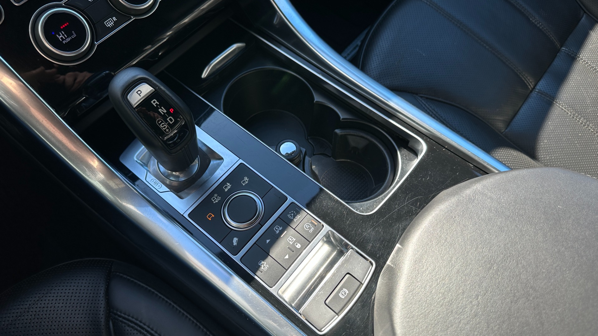 Used 2016 Land Rover Range Rover Sport V6 HSE / VISIBILITY PACKAGE / PANORAMIC ROOF / CLIMATE PACKAGE for sale Sold at Formula Imports in Charlotte NC 28227 18