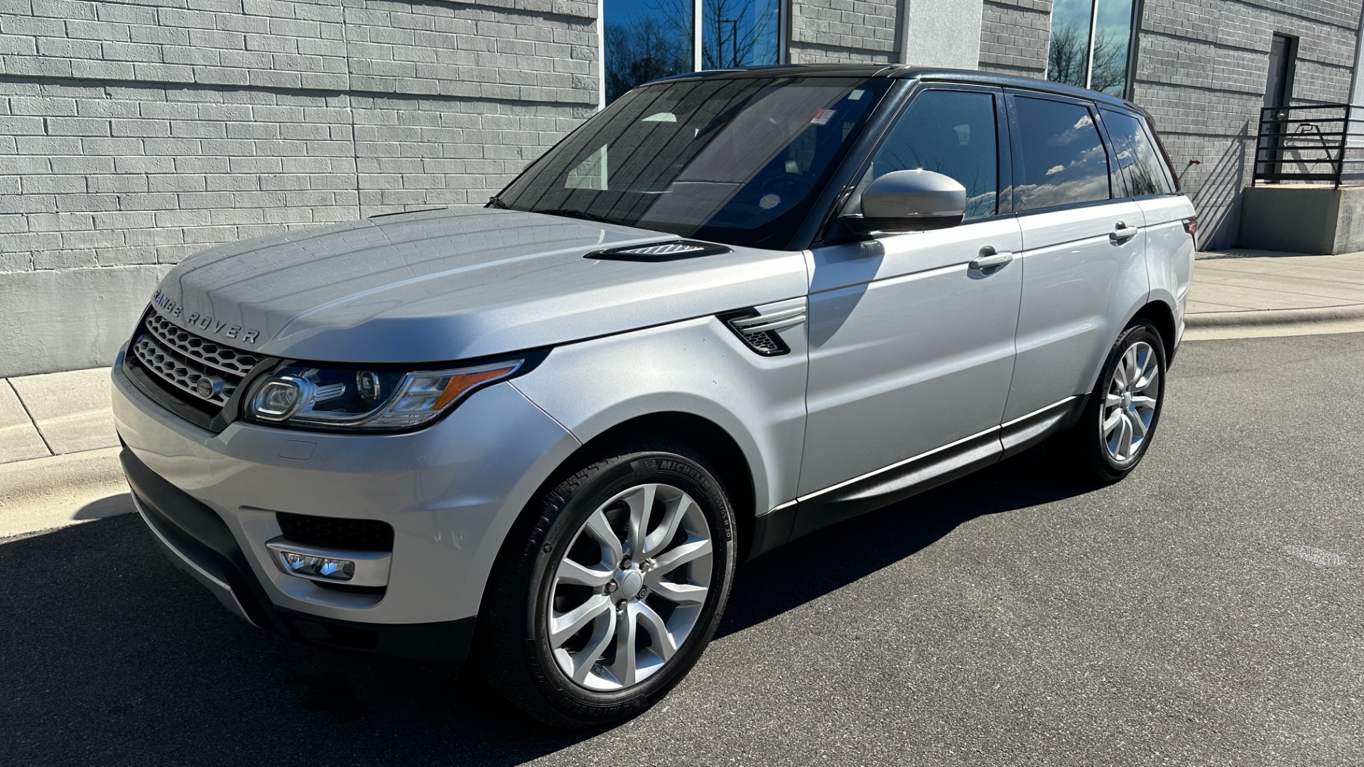 Used 2016 Land Rover Range Rover Sport V6 HSE / VISIBILITY PACKAGE / PANORAMIC ROOF / CLIMATE PACKAGE for sale Sold at Formula Imports in Charlotte NC 28227 2