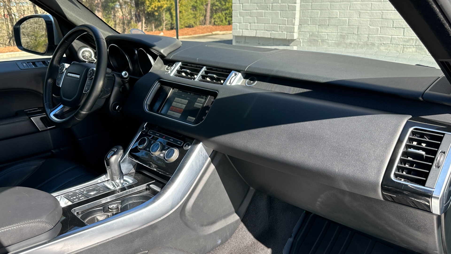 Used 2016 Land Rover Range Rover Sport V6 HSE / VISIBILITY PACKAGE / PANORAMIC ROOF / CLIMATE PACKAGE for sale Sold at Formula Imports in Charlotte NC 28227 31