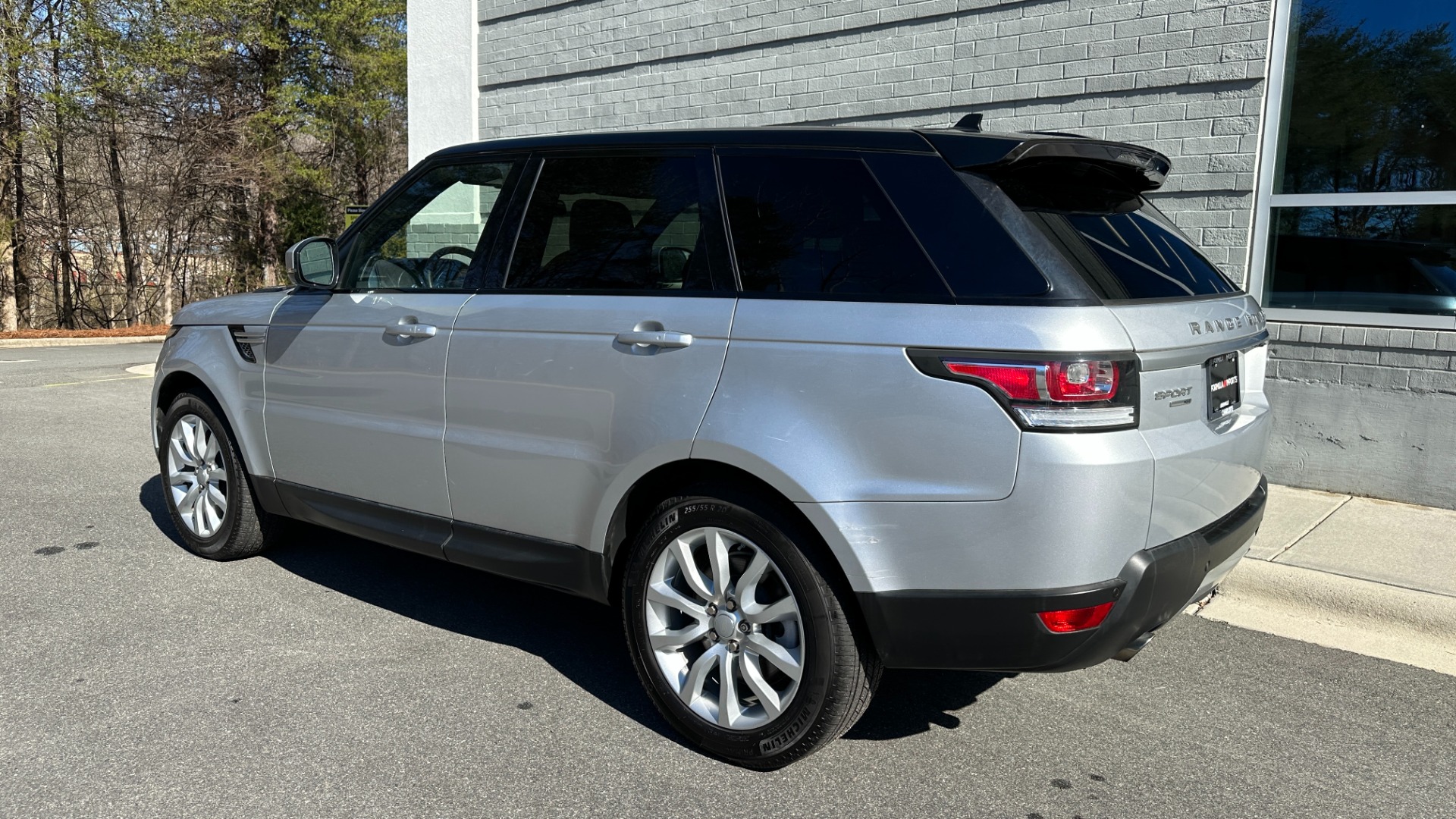 Used 2016 Land Rover Range Rover Sport V6 HSE / VISIBILITY PACKAGE / PANORAMIC ROOF / CLIMATE PACKAGE for sale Sold at Formula Imports in Charlotte NC 28227 4