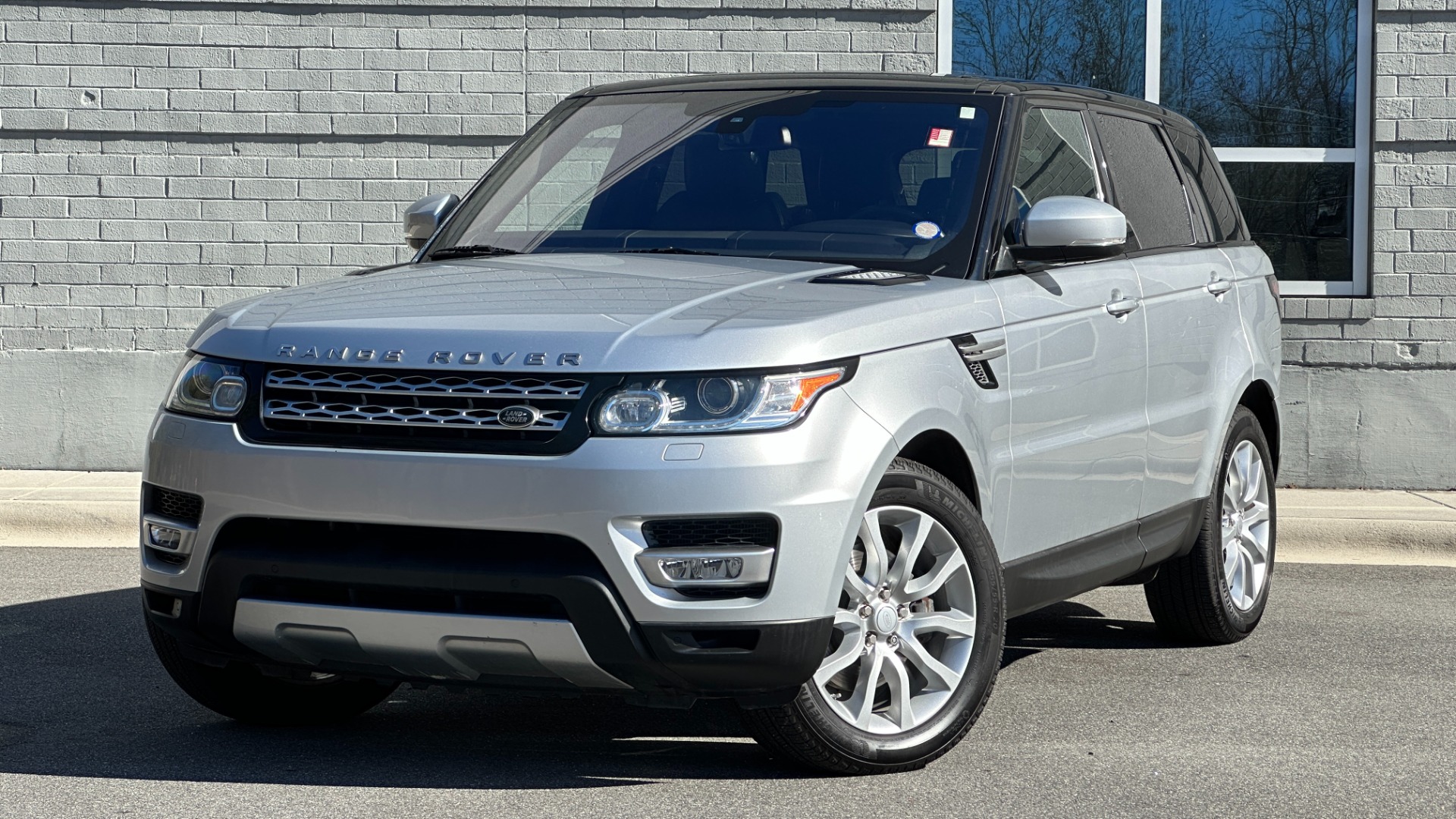 Used 2016 Land Rover Range Rover Sport V6 HSE / VISIBILITY PACKAGE / PANORAMIC ROOF / CLIMATE PACKAGE for sale Sold at Formula Imports in Charlotte NC 28227 1