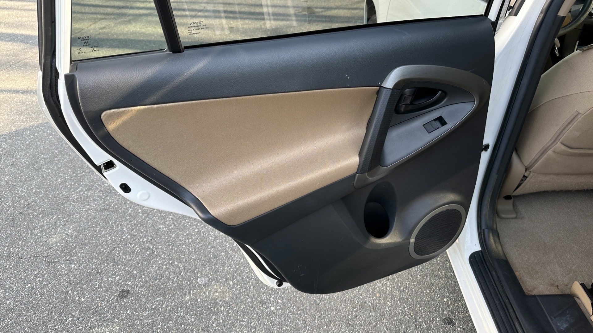 Used 2012 Toyota RAV4 4X4 / VALUE PACKAGE / ROOF RACK / TOW PACKAGE / DAYTIME RUNNING LIGHTS for sale Sold at Formula Imports in Charlotte NC 28227 26