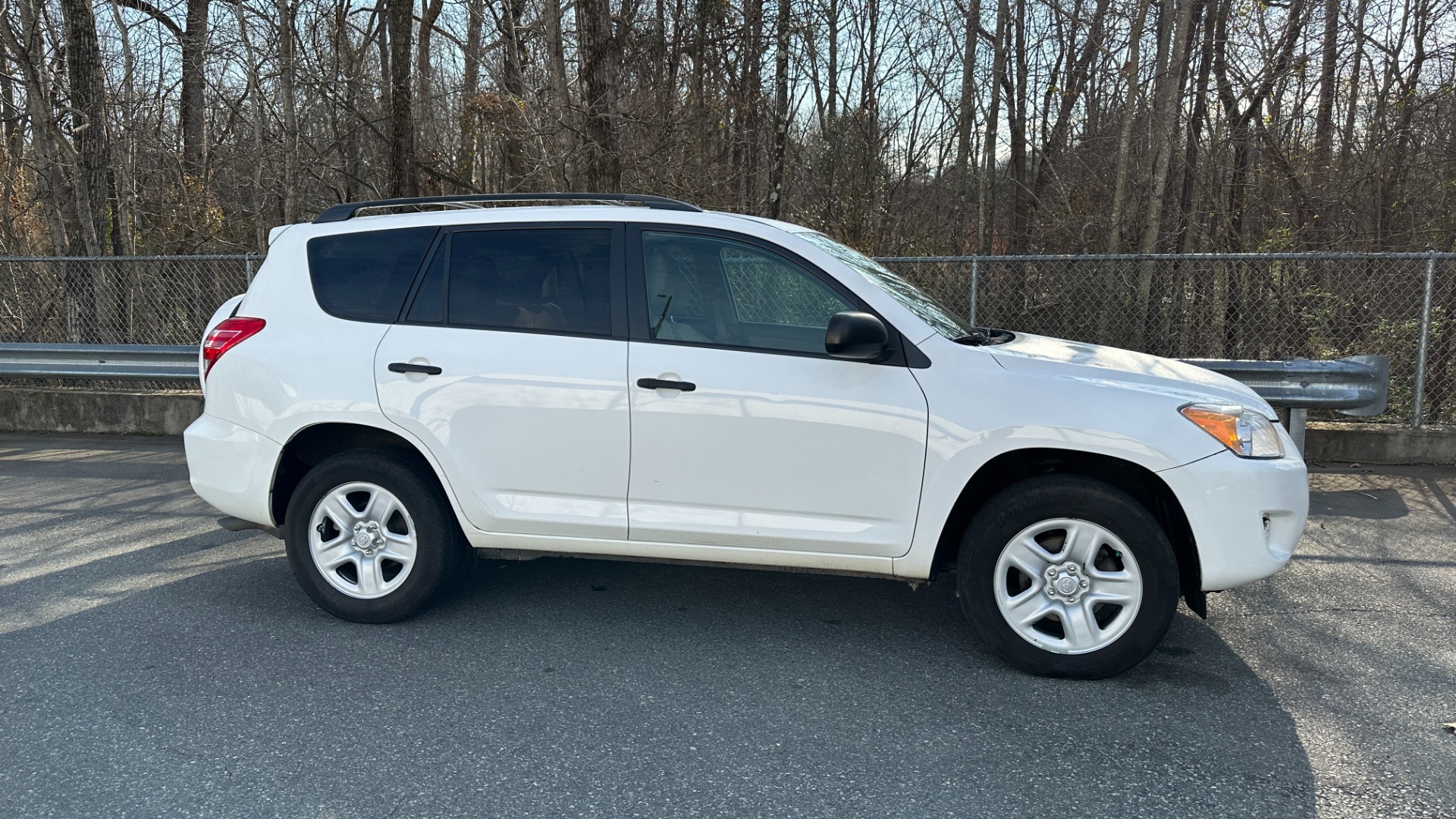 Used 2012 Toyota RAV4 4X4 / VALUE PACKAGE / ROOF RACK / TOW PACKAGE / DAYTIME RUNNING LIGHTS for sale Sold at Formula Imports in Charlotte NC 28227 3