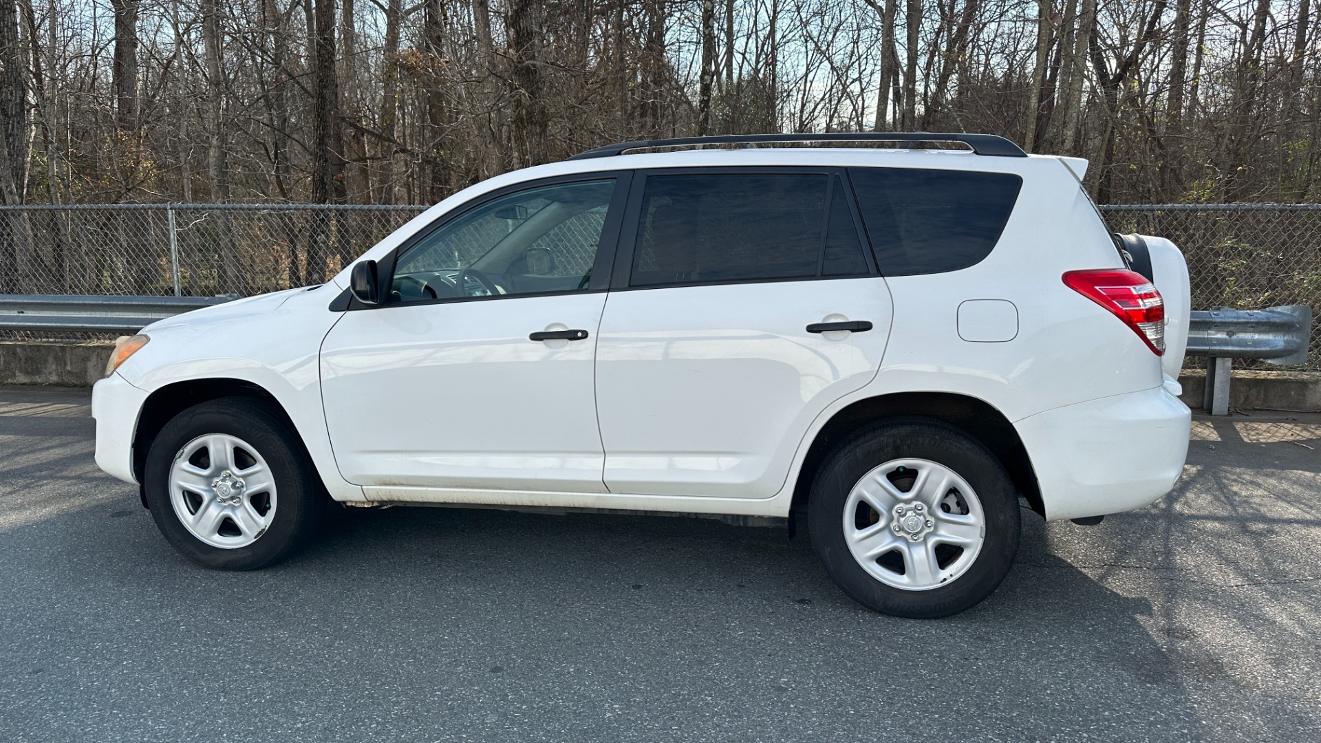Used 2012 Toyota RAV4 4X4 / VALUE PACKAGE / ROOF RACK / TOW PACKAGE / DAYTIME RUNNING LIGHTS for sale Sold at Formula Imports in Charlotte NC 28227 6
