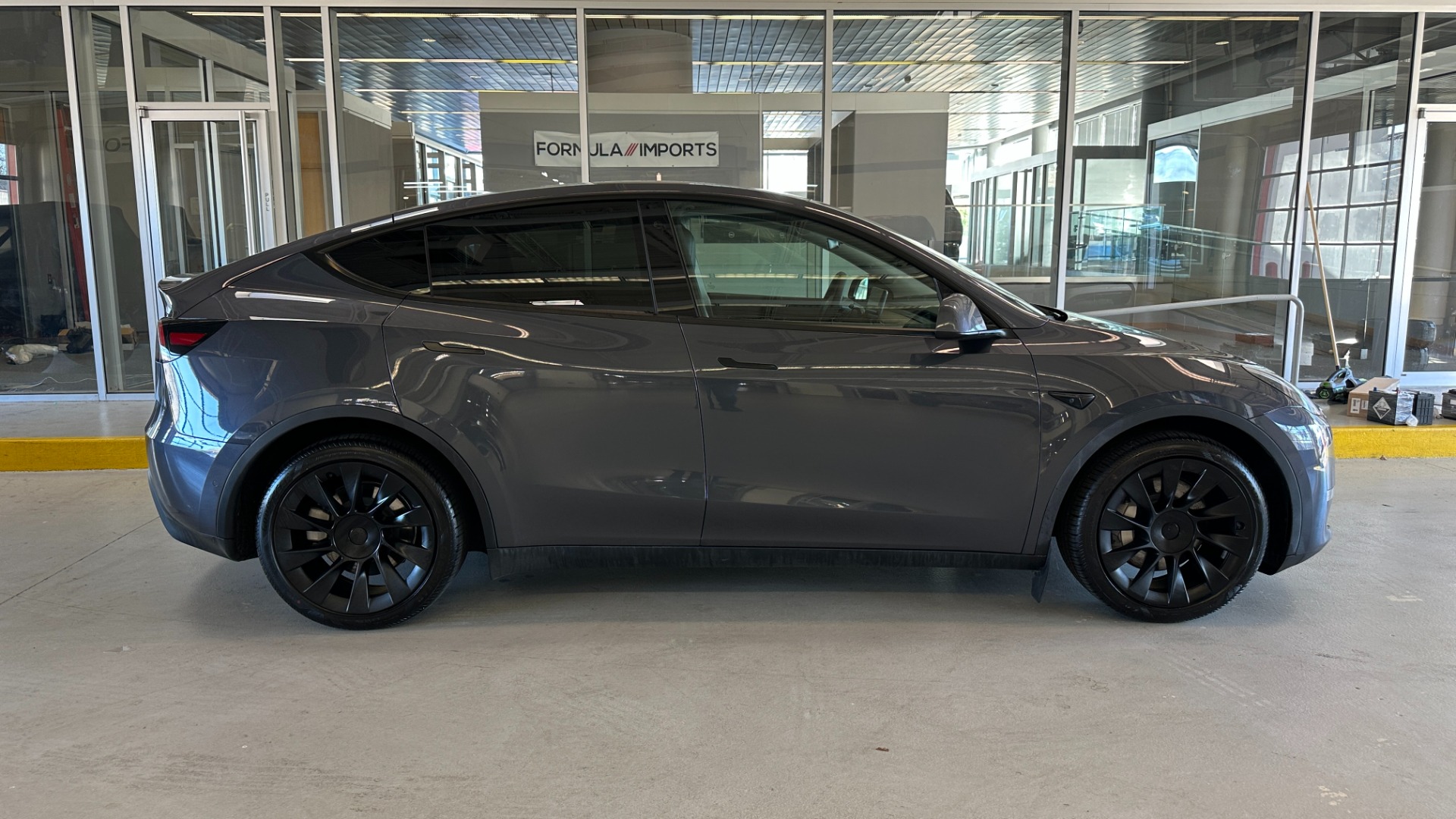 Used 2021 Tesla Model Y LONG RANGE AWD / AUTOPILOT / TOW PKG / 20IN WHEELS / 5 SEATER for sale Sold at Formula Imports in Charlotte NC 28227 3